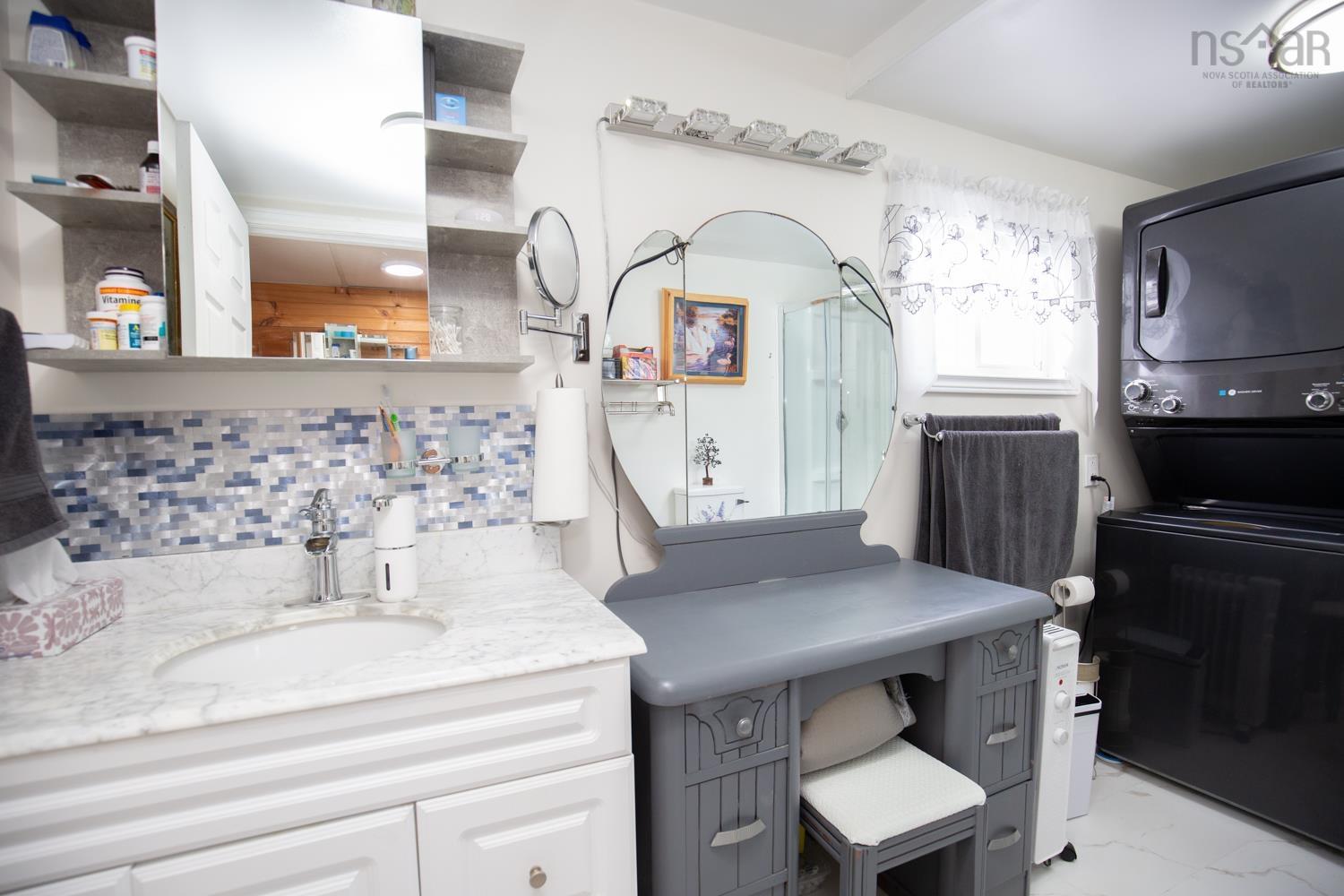 $499,000.00: 402 SMITH POINT Road, Fox Harbour