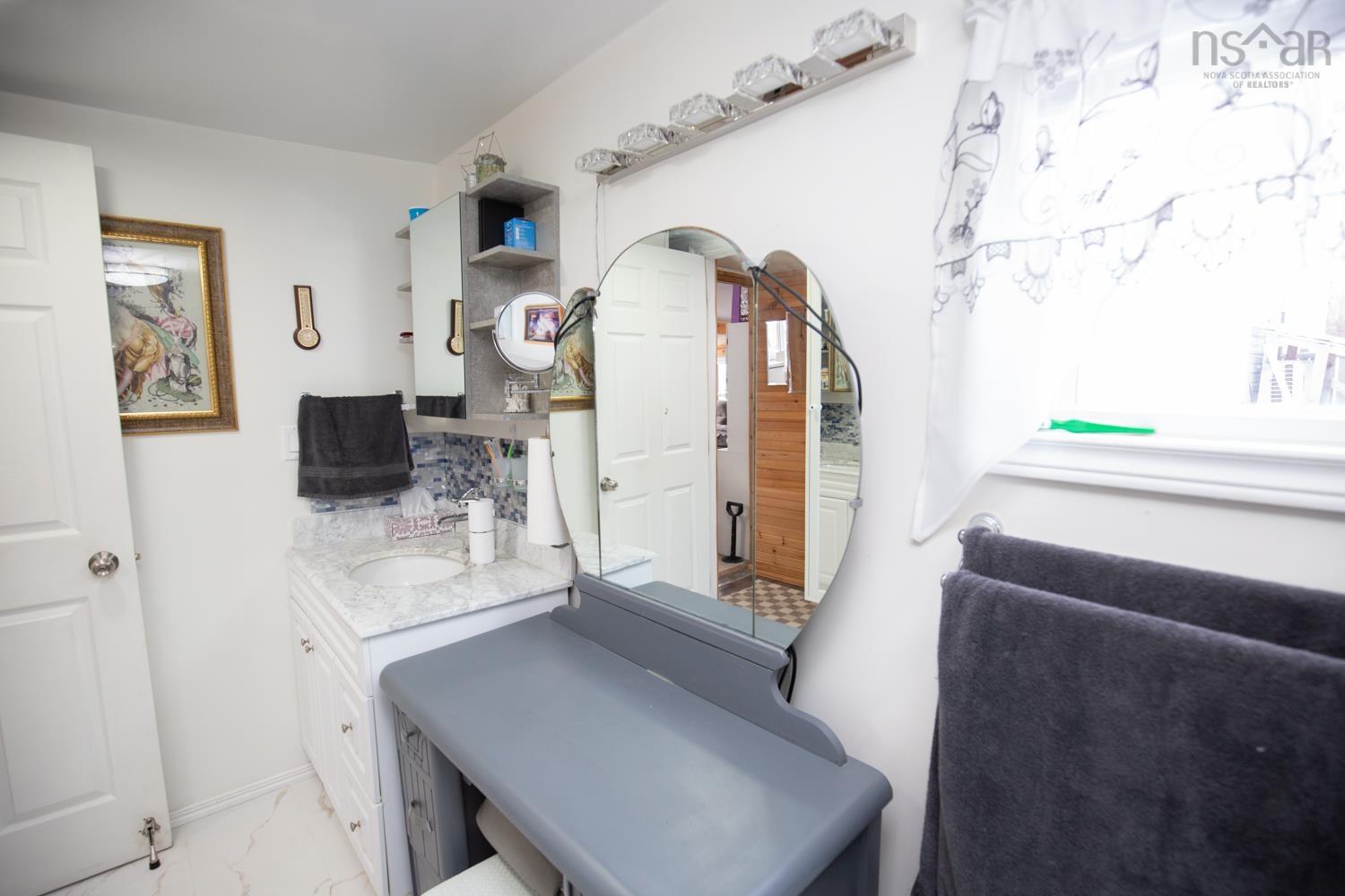 $499,000.00: 402 SMITH POINT Road, Fox Harbour