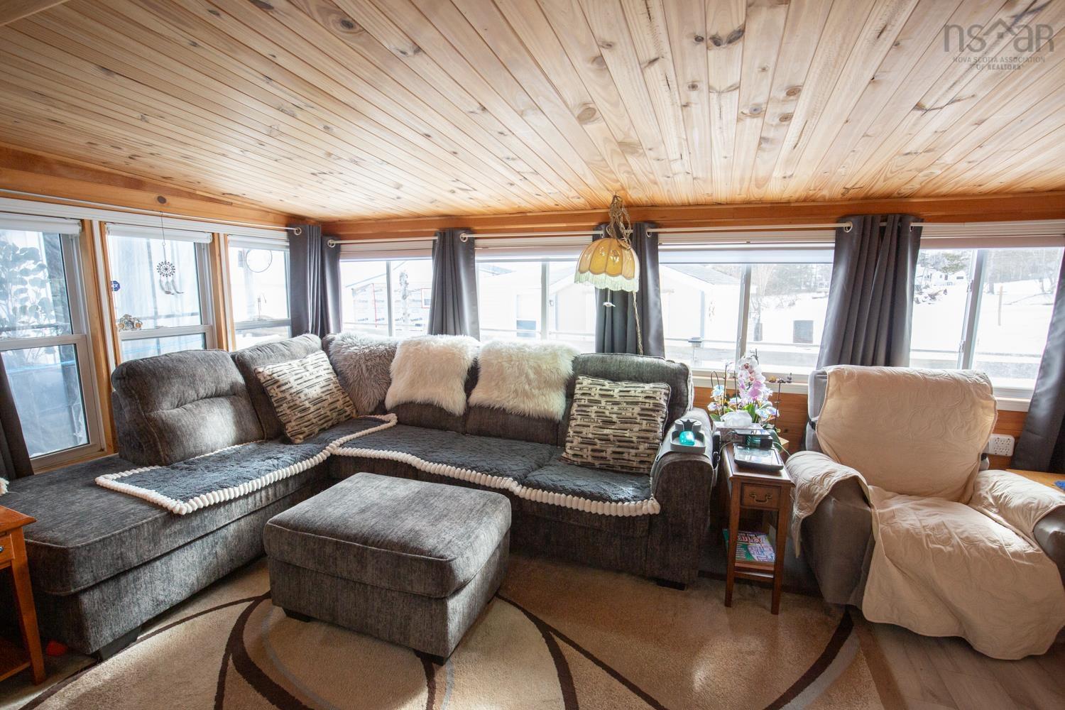 $499,000.00: 402 SMITH POINT Road, Fox Harbour