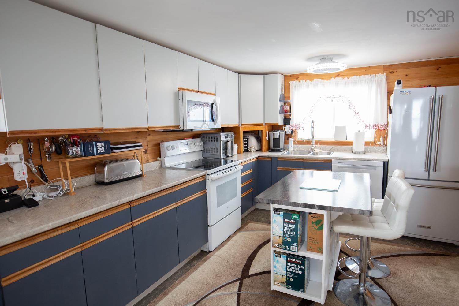 $499,000.00: 402 SMITH POINT Road, Fox Harbour