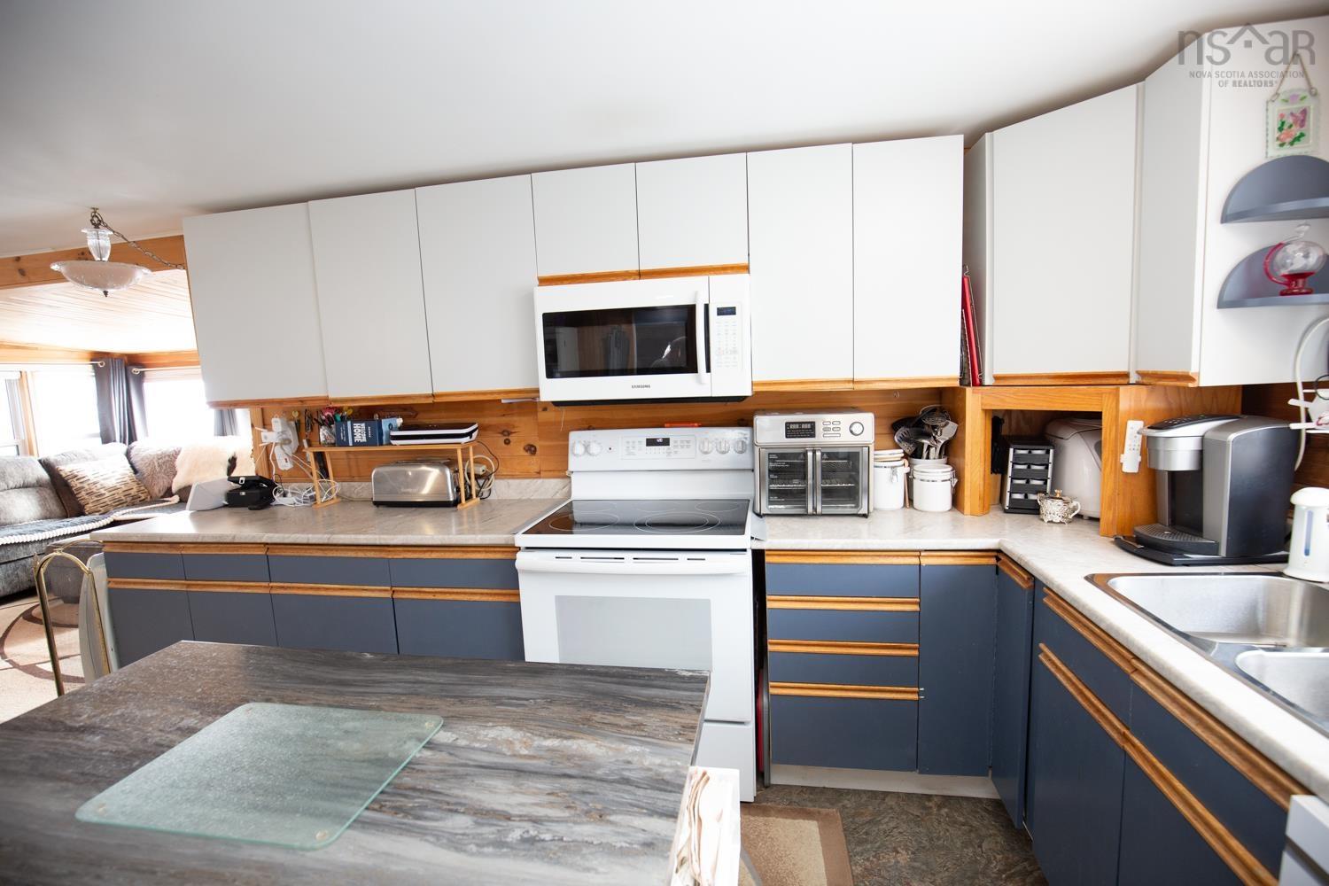 $499,000.00: 402 SMITH POINT Road, Fox Harbour