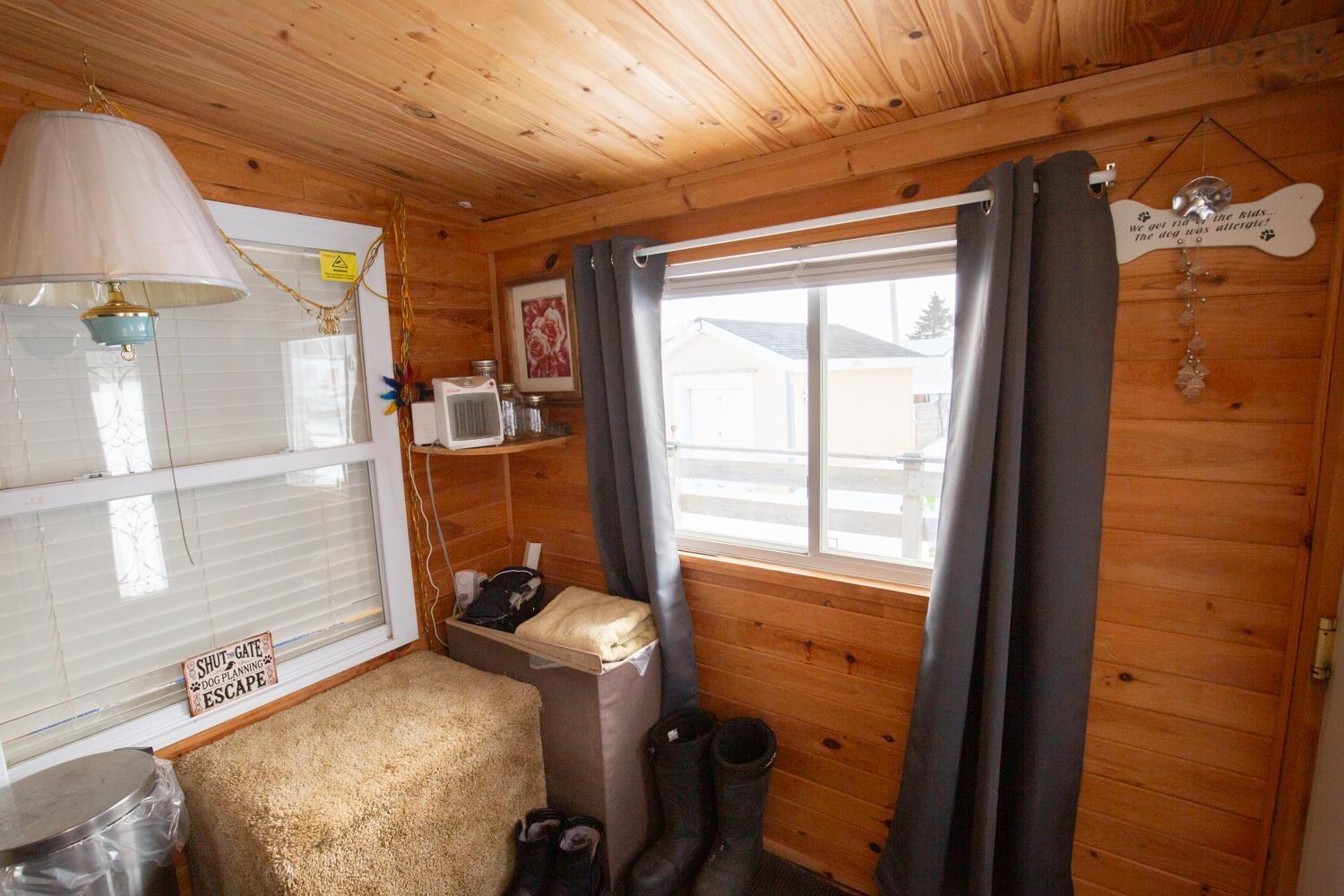 $499,000.00: 402 SMITH POINT Road, Fox Harbour