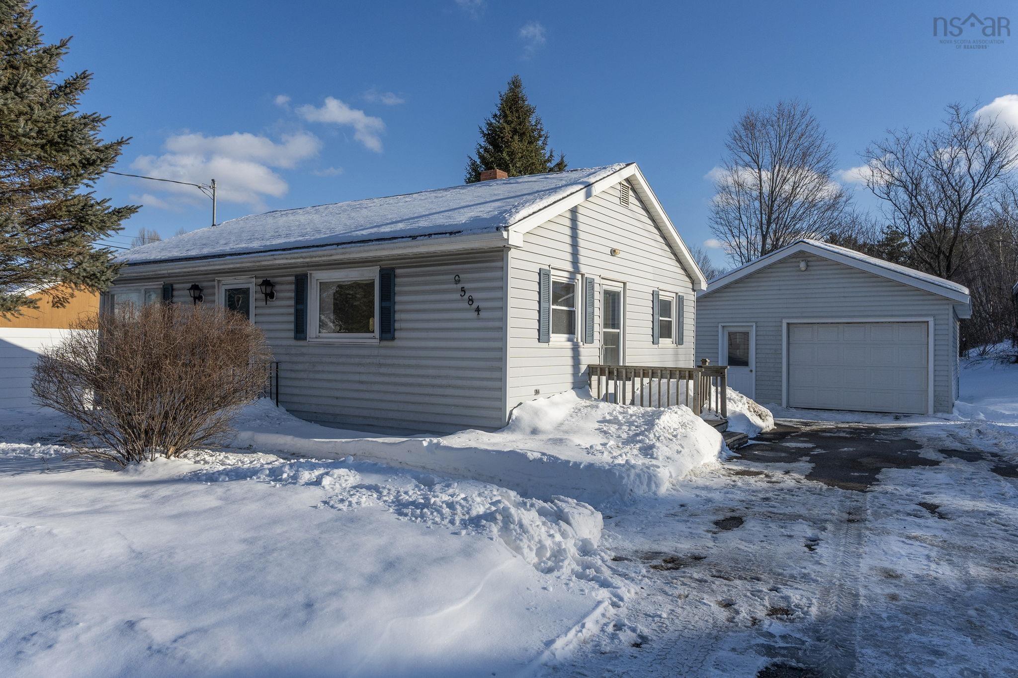 $299,900.00: 9584 Commercial Street, New Minas