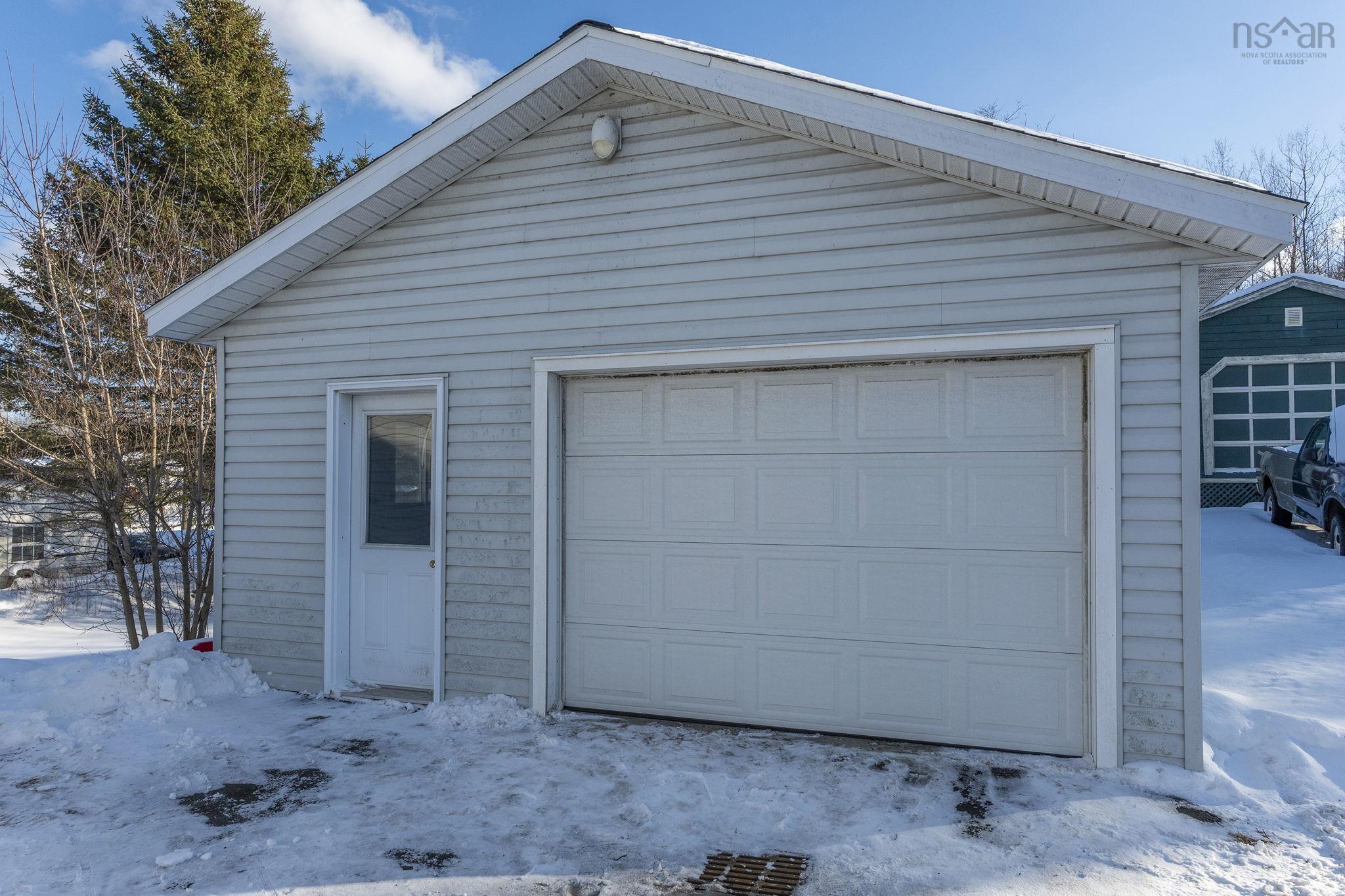 $299,900.00: 9584 Commercial Street, New Minas