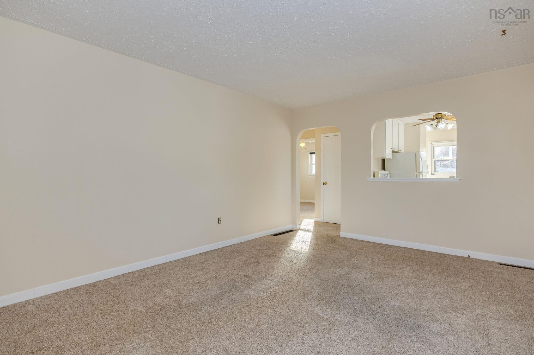 $299,900.00: 9584 Commercial Street, New Minas