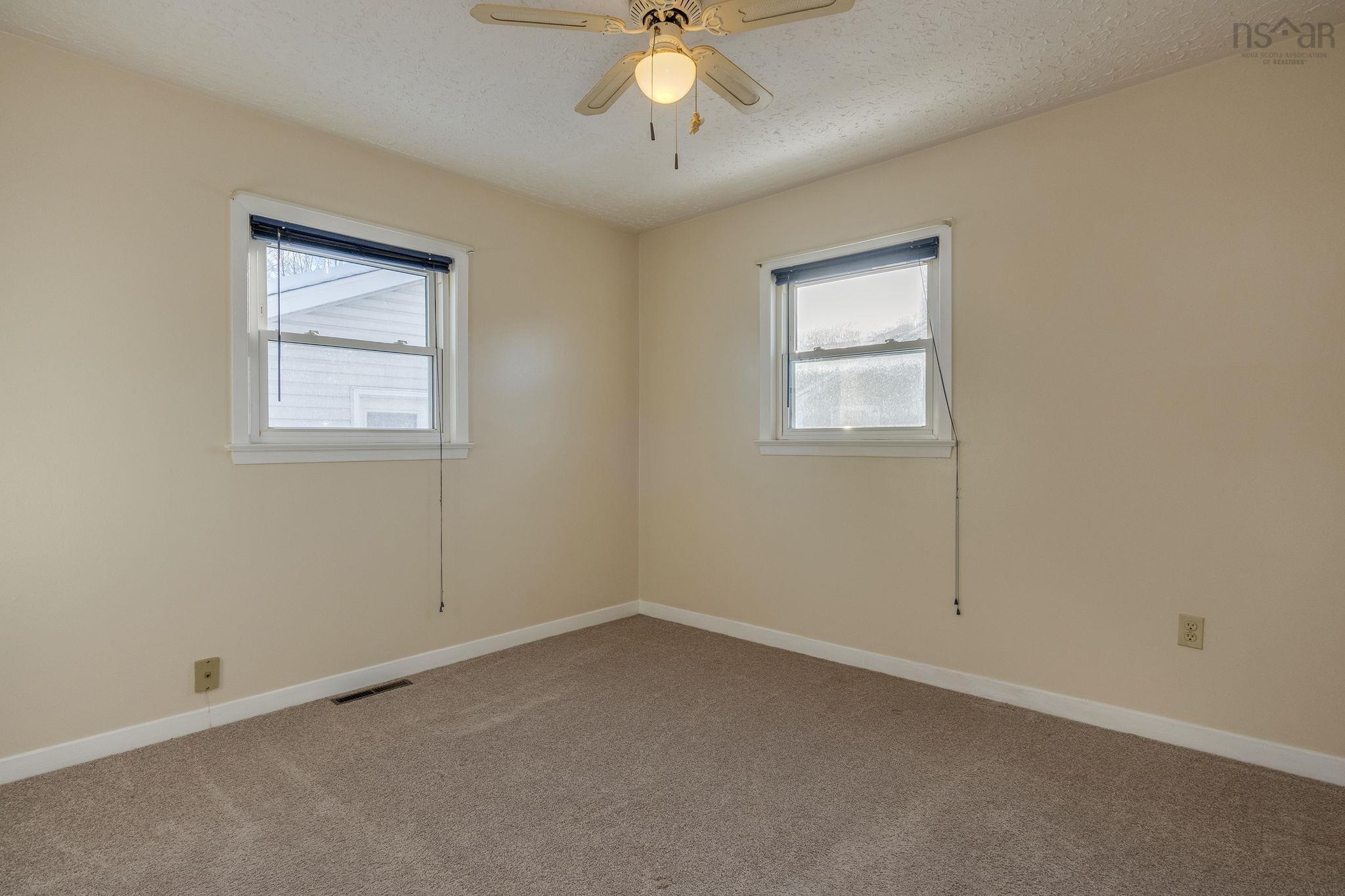 $299,900.00: 9584 Commercial Street, New Minas