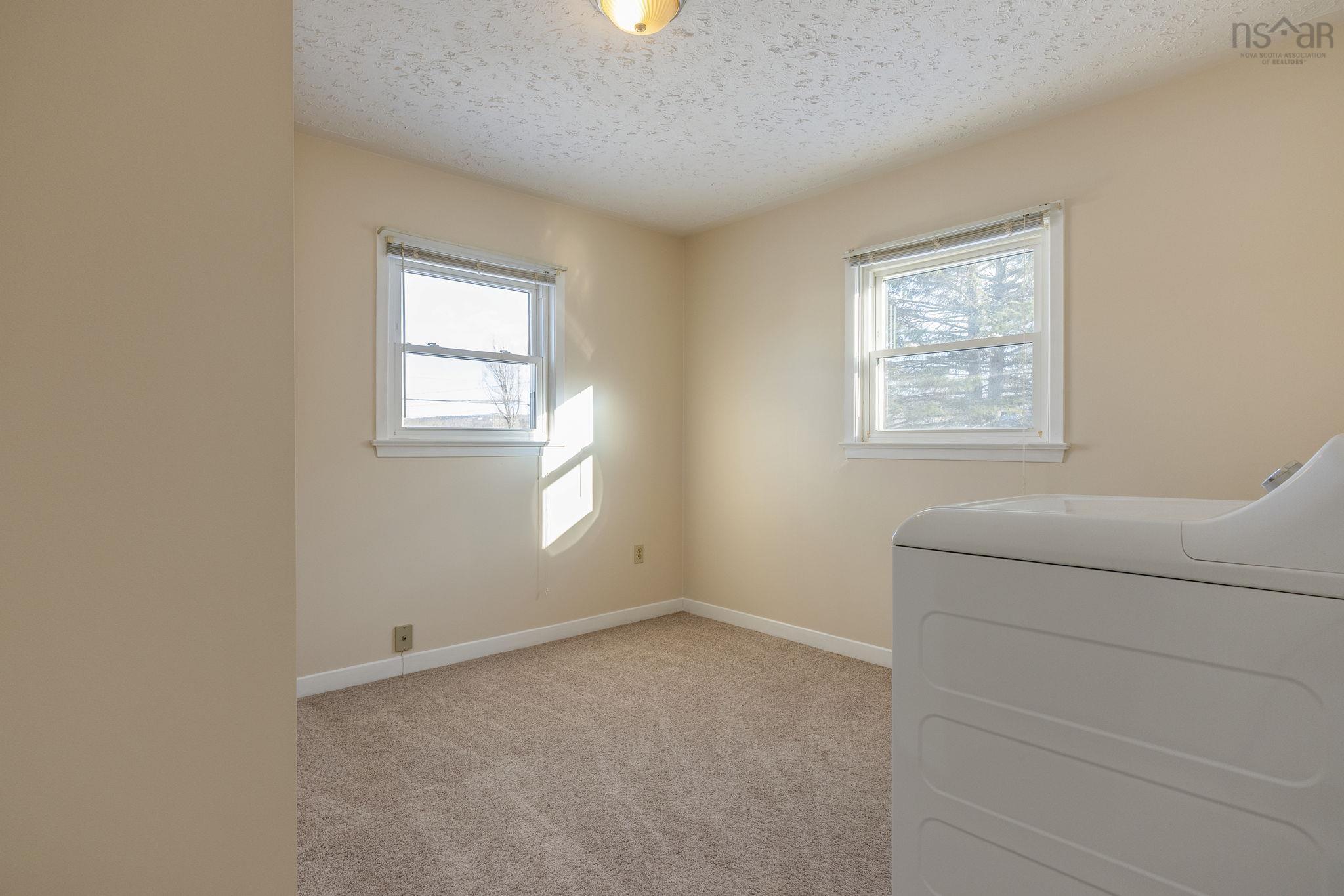 $299,900.00: 9584 Commercial Street, New Minas