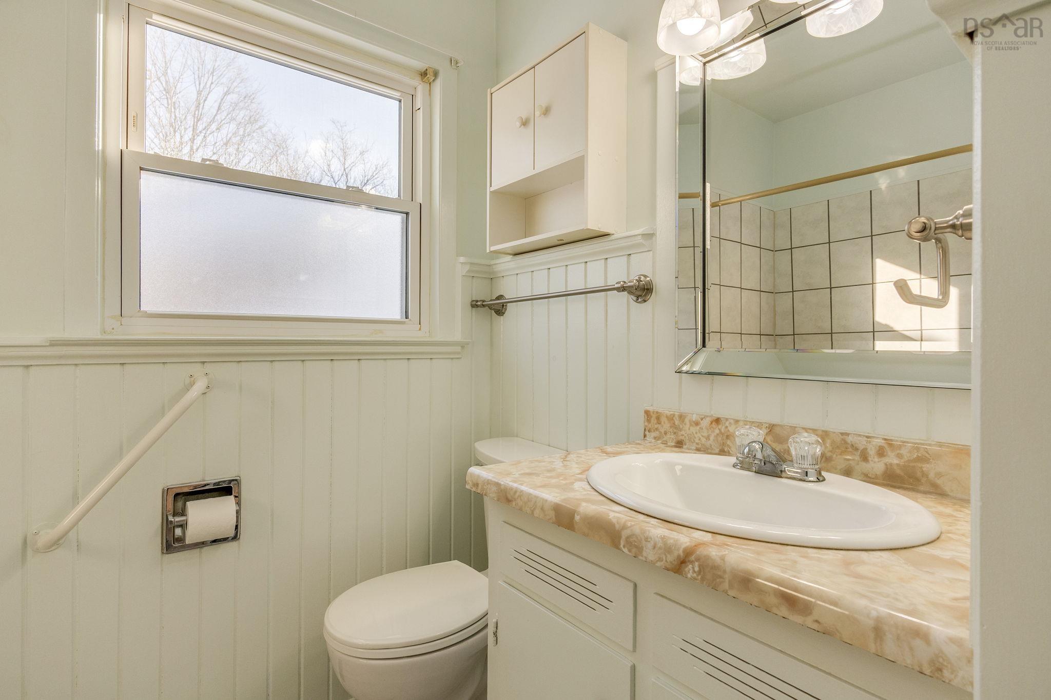 $299,900.00: 9584 Commercial Street, New Minas