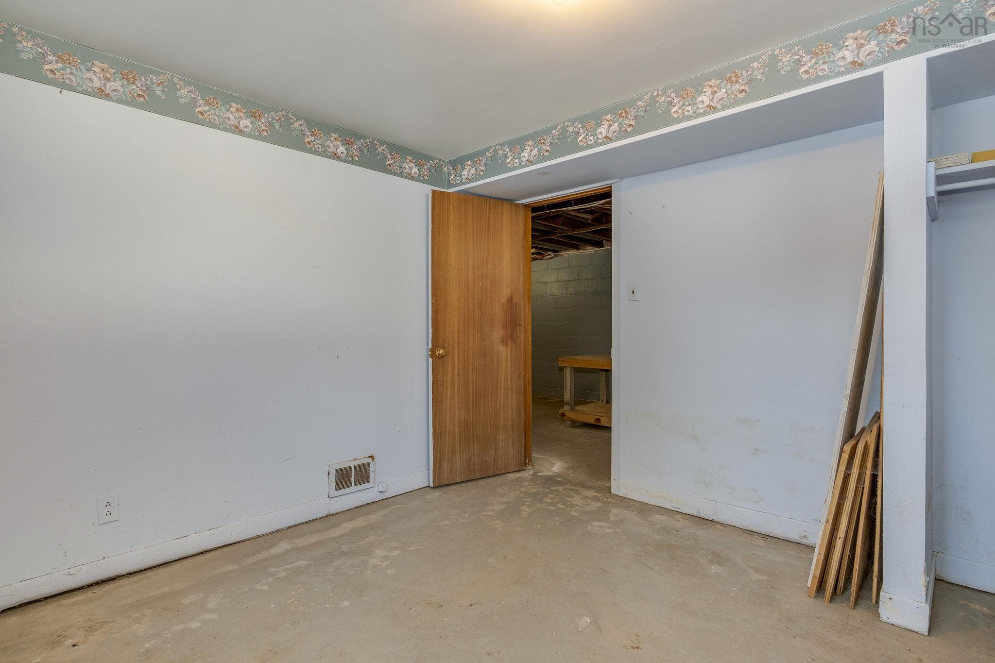 $299,900.00: 9584 Commercial Street, New Minas