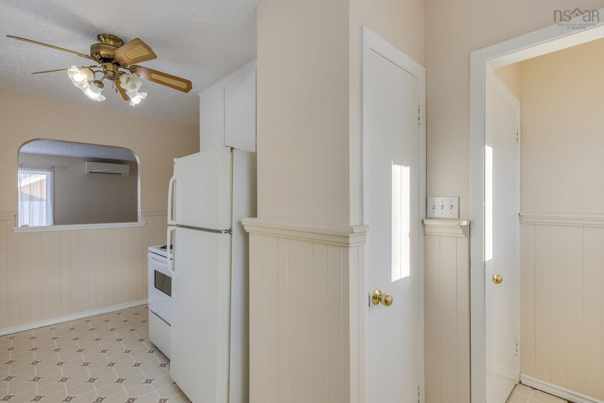 $299,900.00: 9584 Commercial Street, New Minas