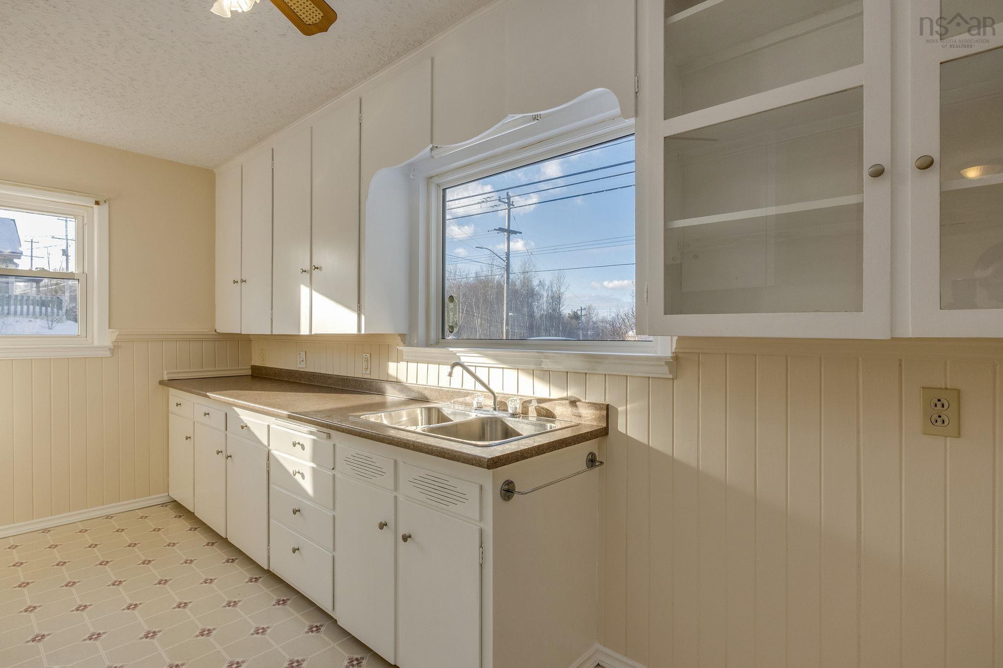 $299,900.00: 9584 Commercial Street, New Minas