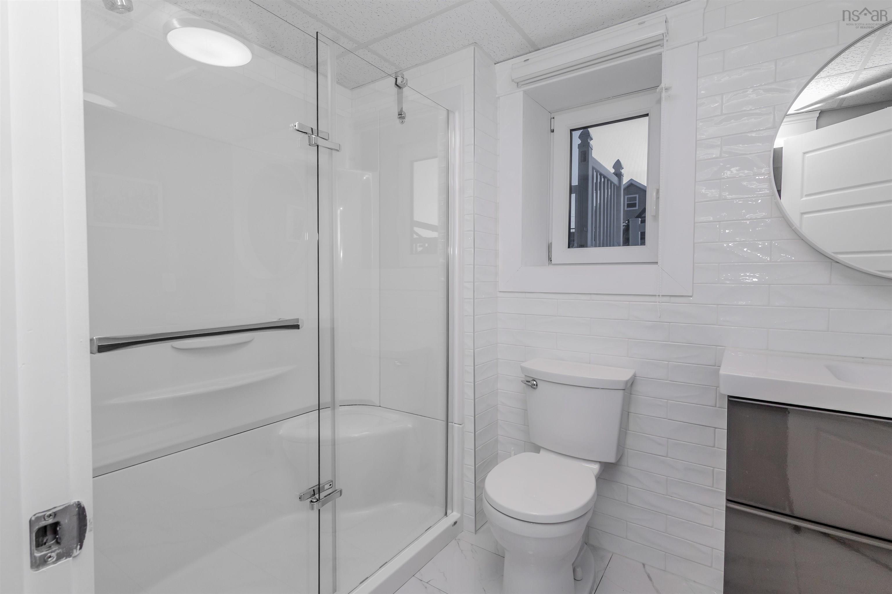 $499,999.00: 100 Ocean Avenue, Glace Bay