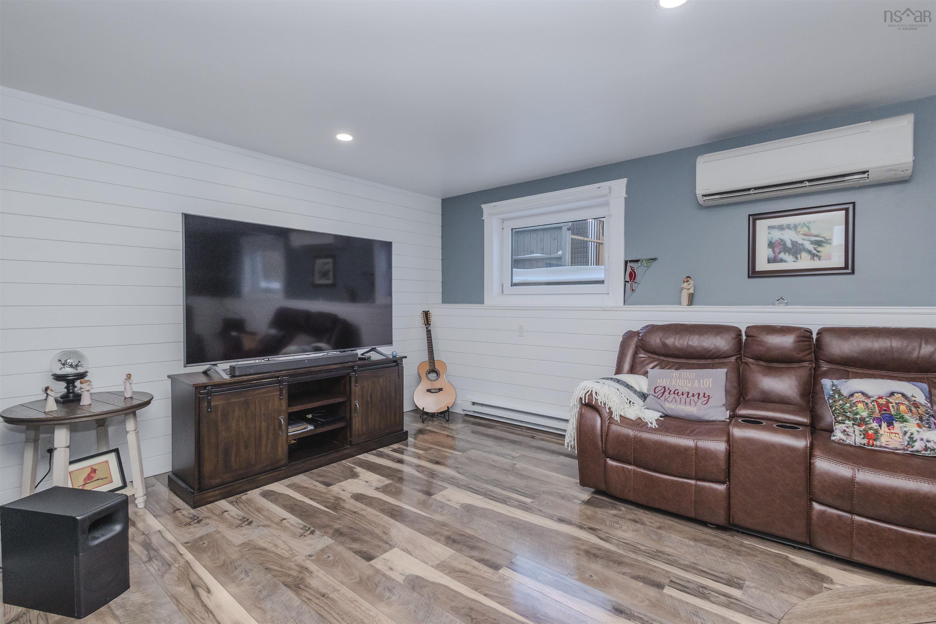 $499,999.00: 100 Ocean Avenue, Glace Bay