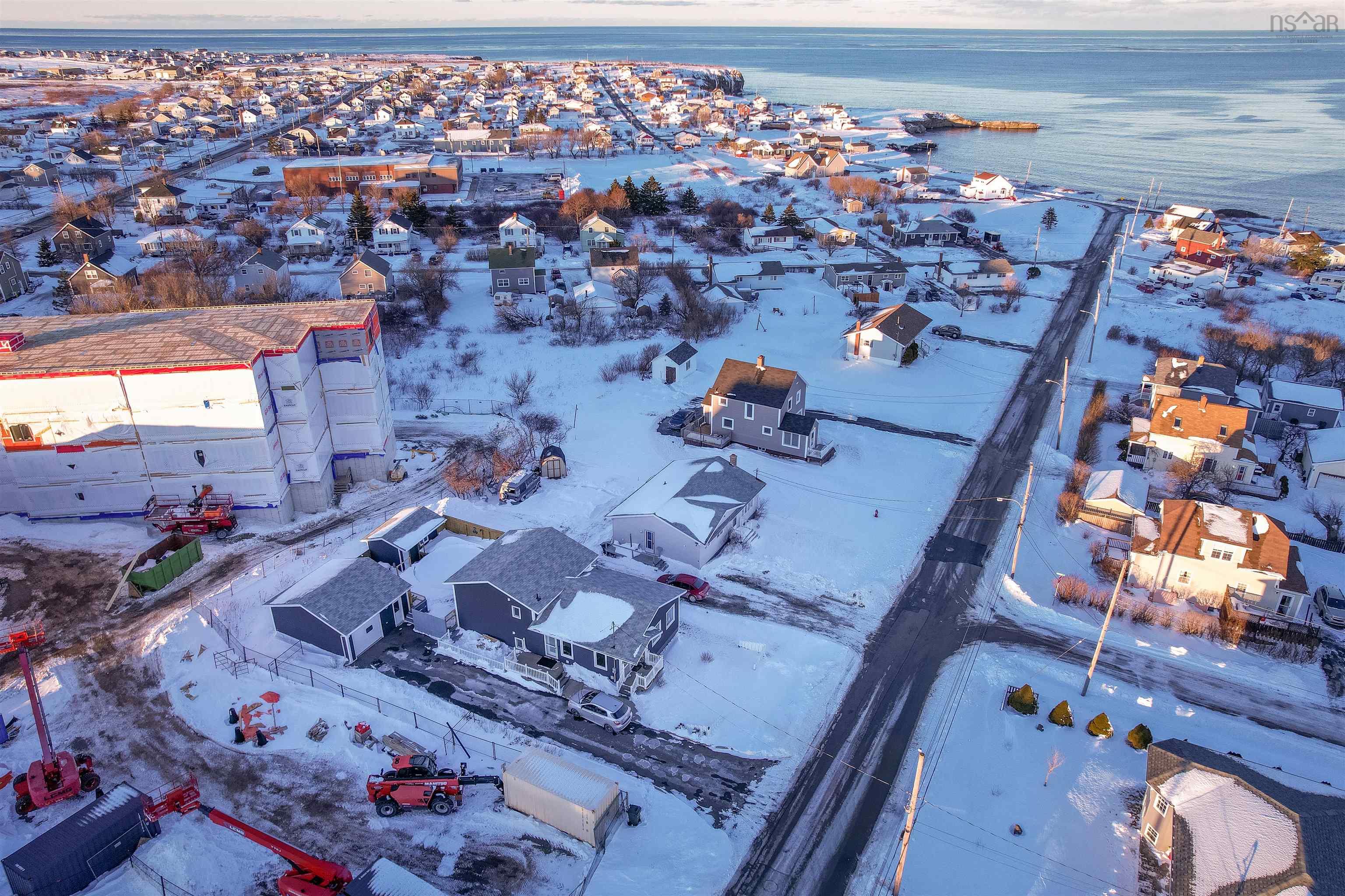 $499,999.00: 100 Ocean Avenue, Glace Bay