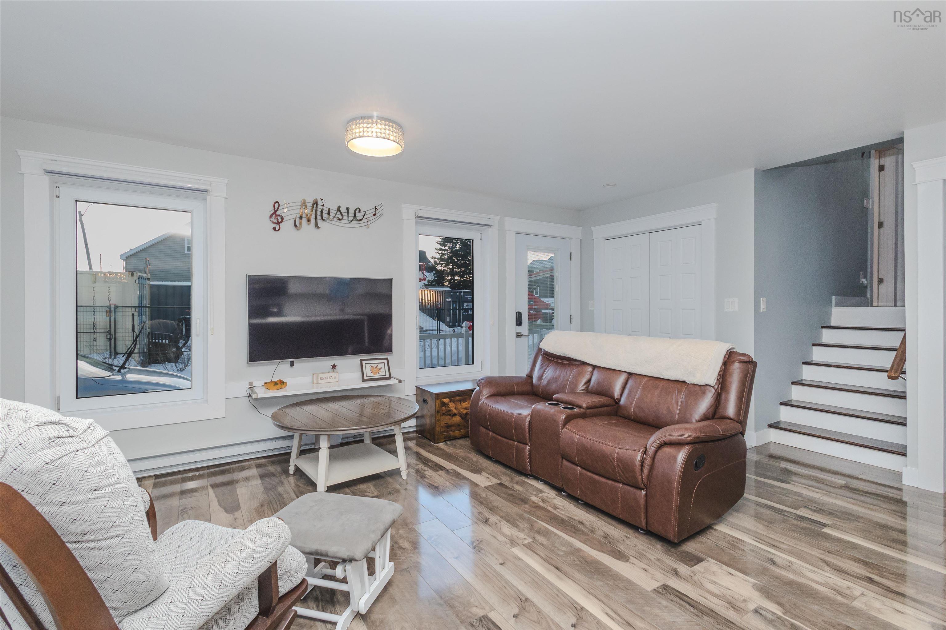 $499,999.00: 100 Ocean Avenue, Glace Bay