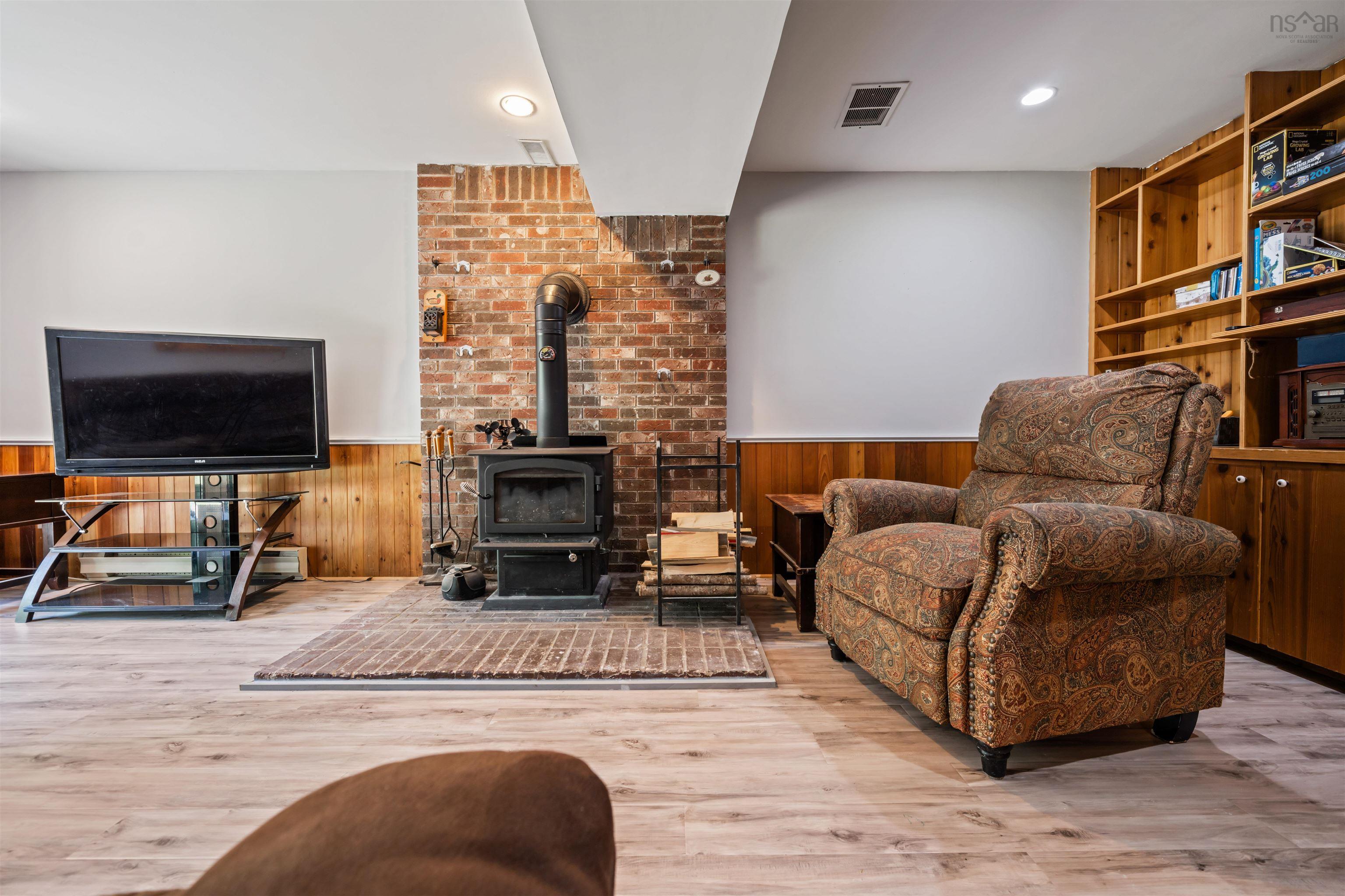 $532,000.00: 275 Harris Road, Haliburton