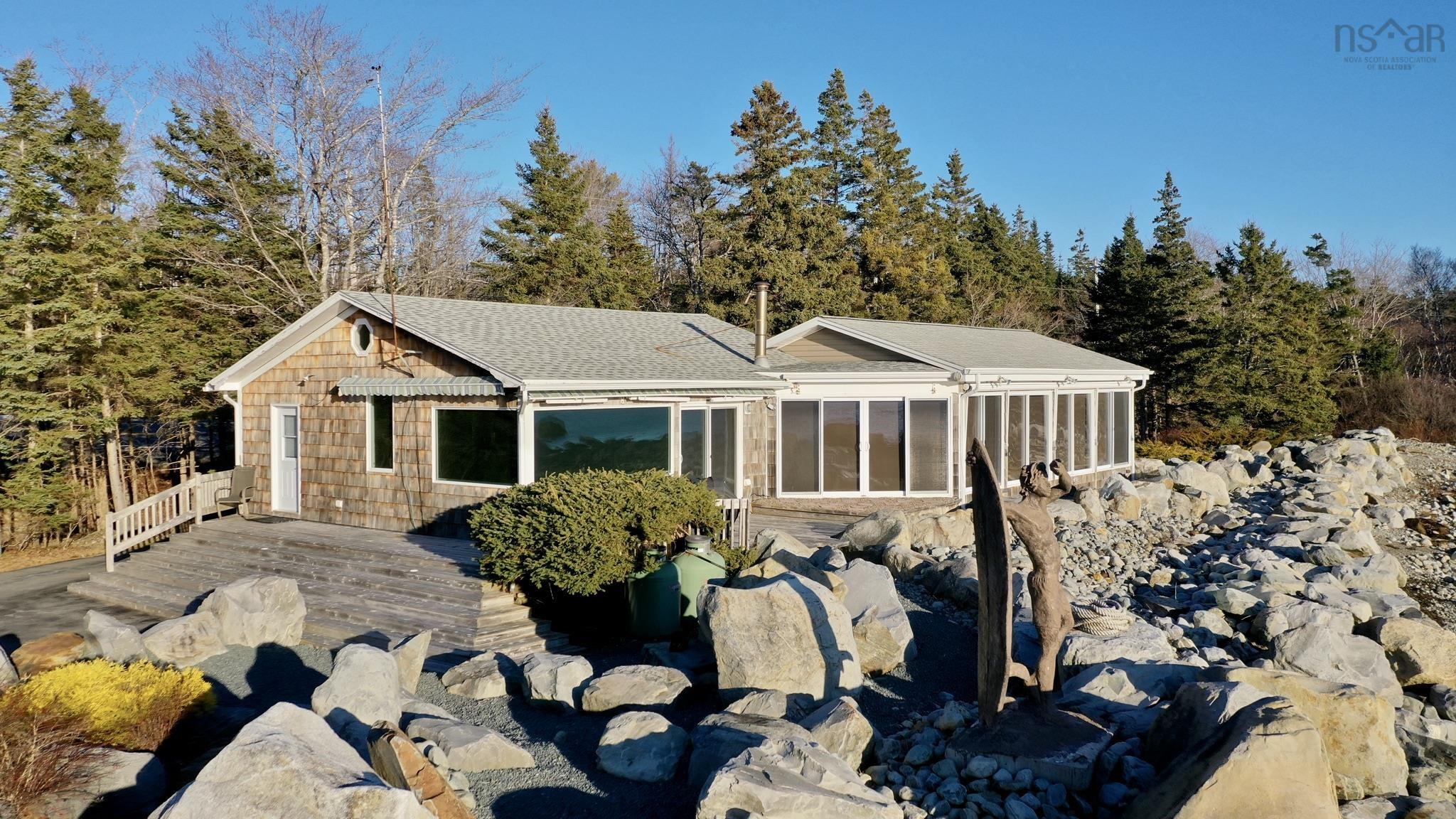 $1,100,000.00: 7343 Highway 3, Summerville Centre