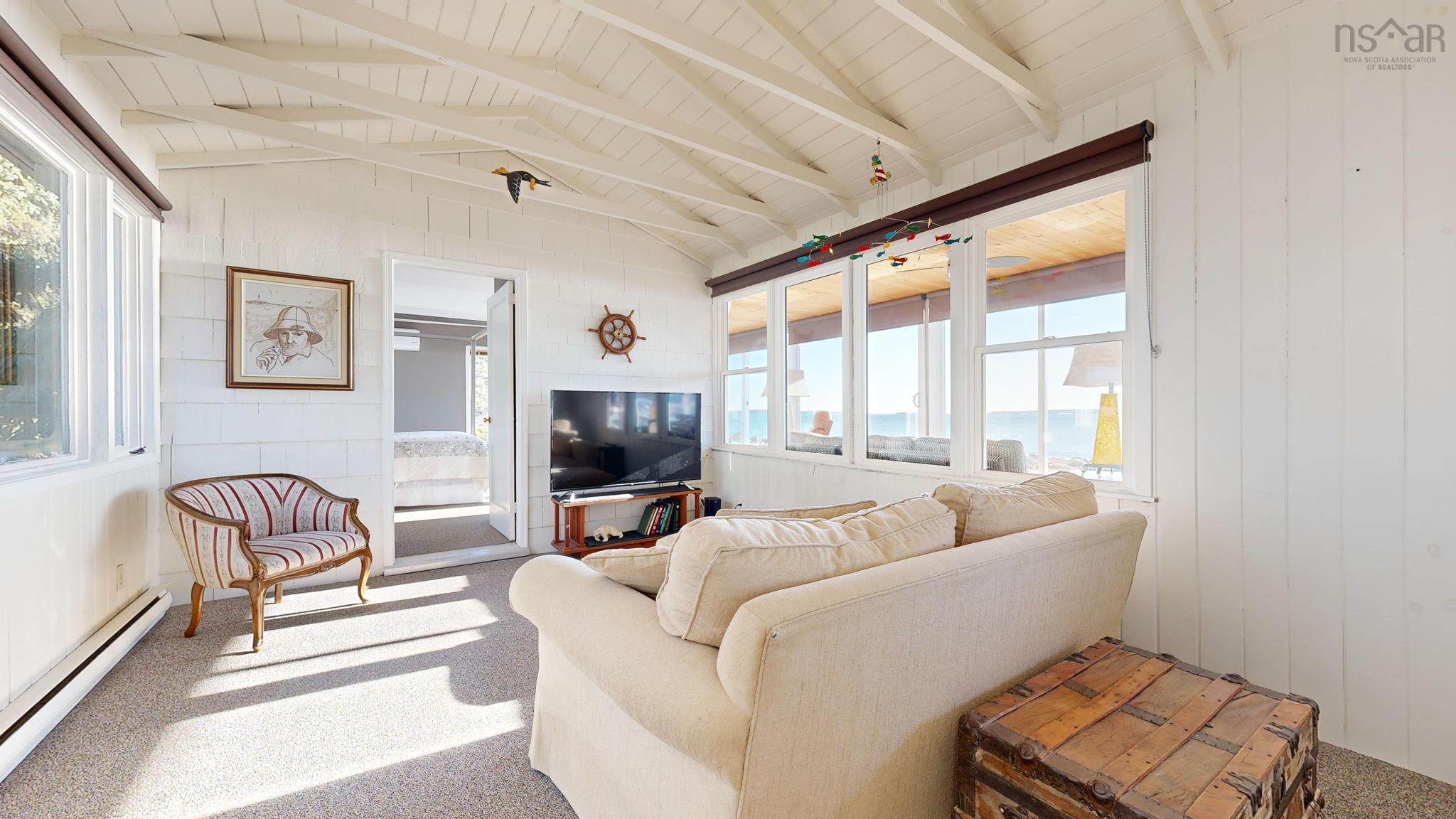 $1,100,000.00: 7343 Highway 3, Summerville Centre