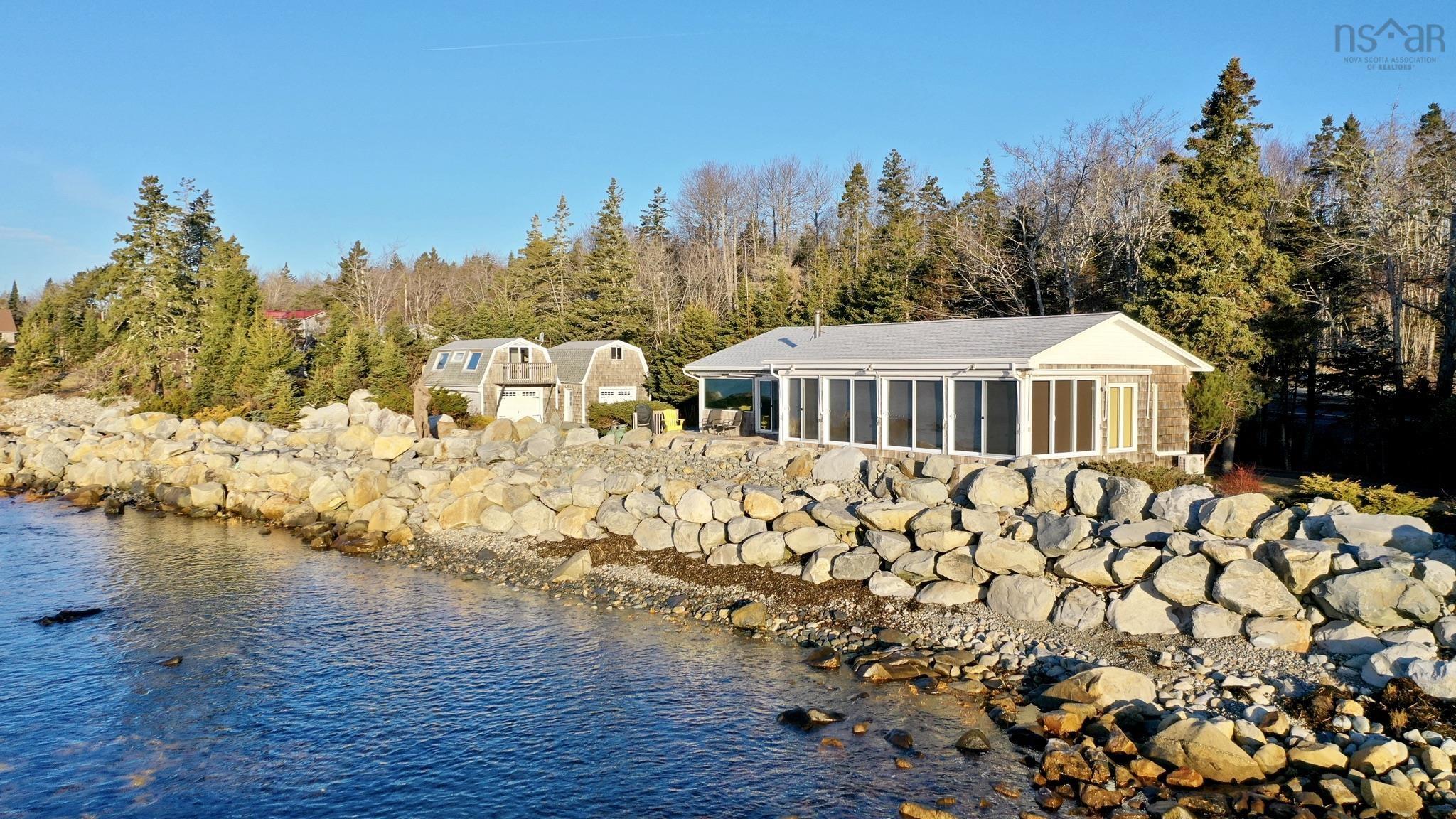 $1,100,000.00: 7343 Highway 3, Summerville Centre