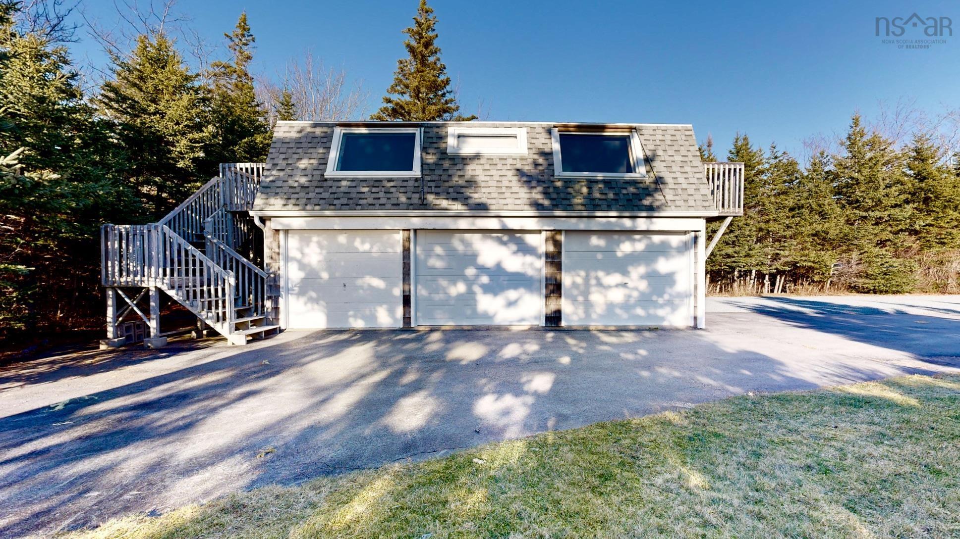 $1,100,000.00: 7343 Highway 3, Summerville Centre