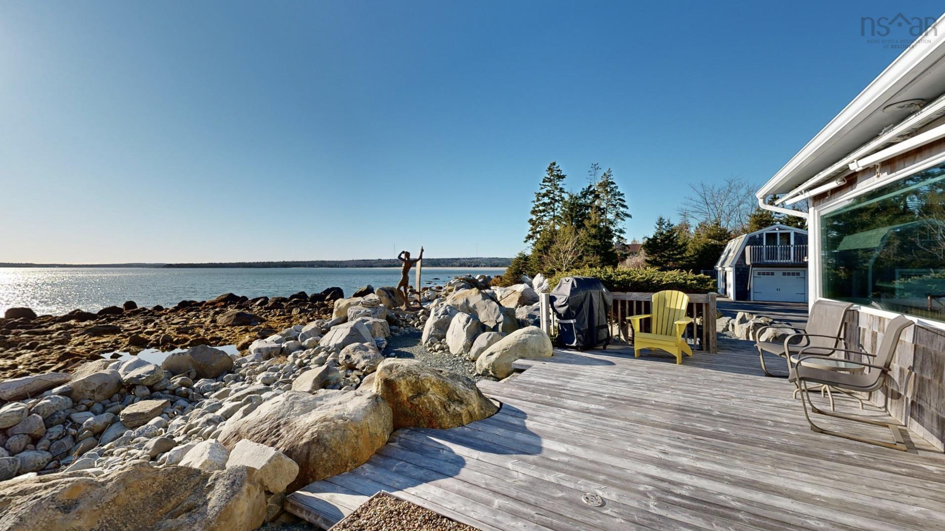 $1,100,000.00: 7343 Highway 3, Summerville Centre