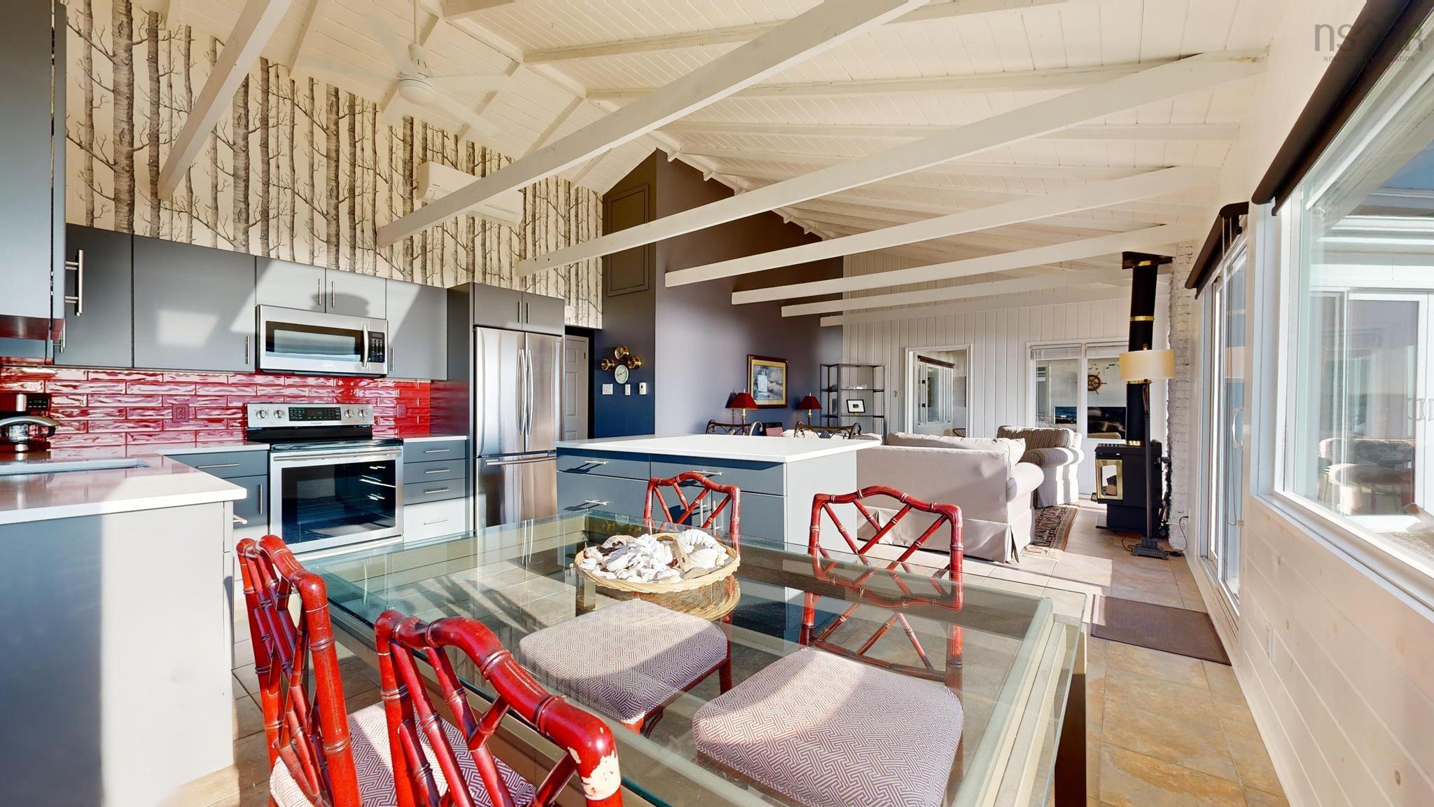 $1,100,000.00: 7343 Highway 3, Summerville Centre