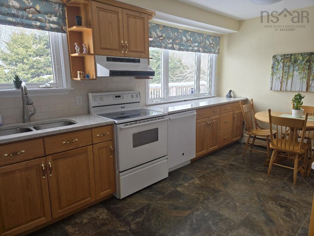 $559,900.00: 35 Fairview Drive, Truro