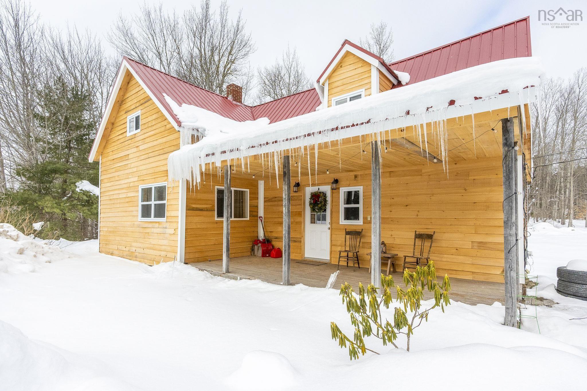 $249,000.00: 5404 8 Highway, South Milford