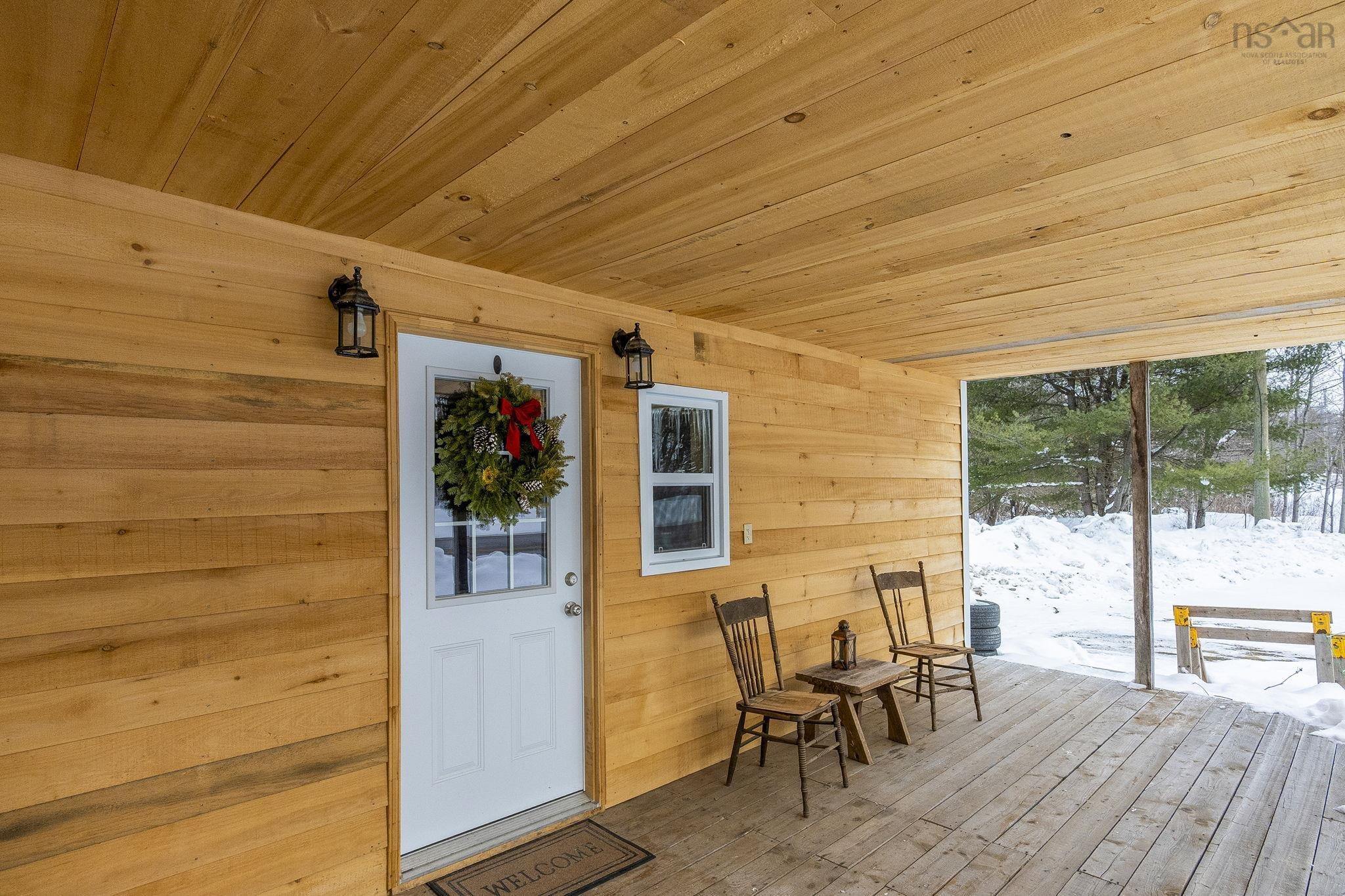 $249,000.00: 5404 8 Highway, South Milford