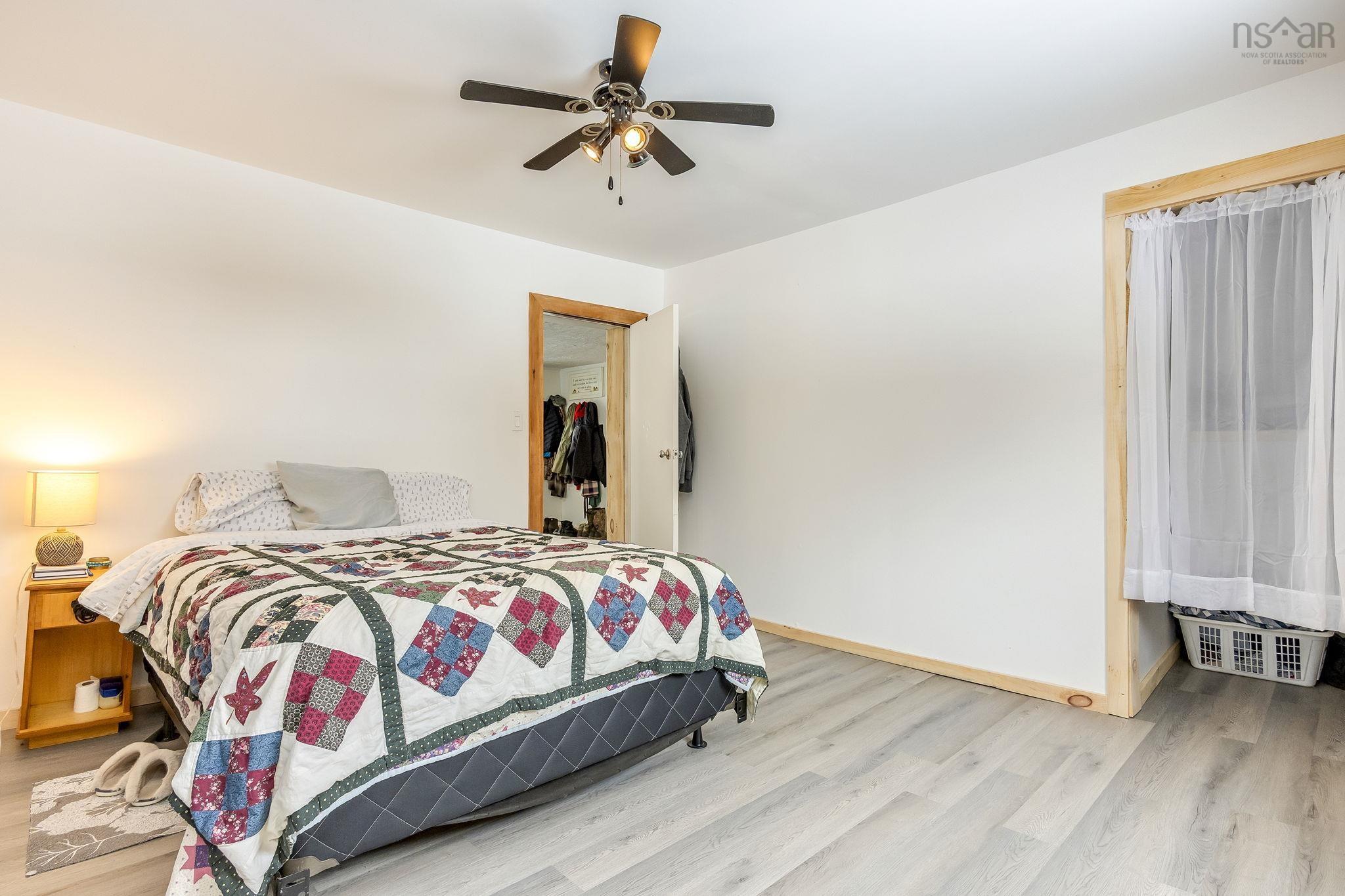 $249,000.00: 5404 8 Highway, South Milford