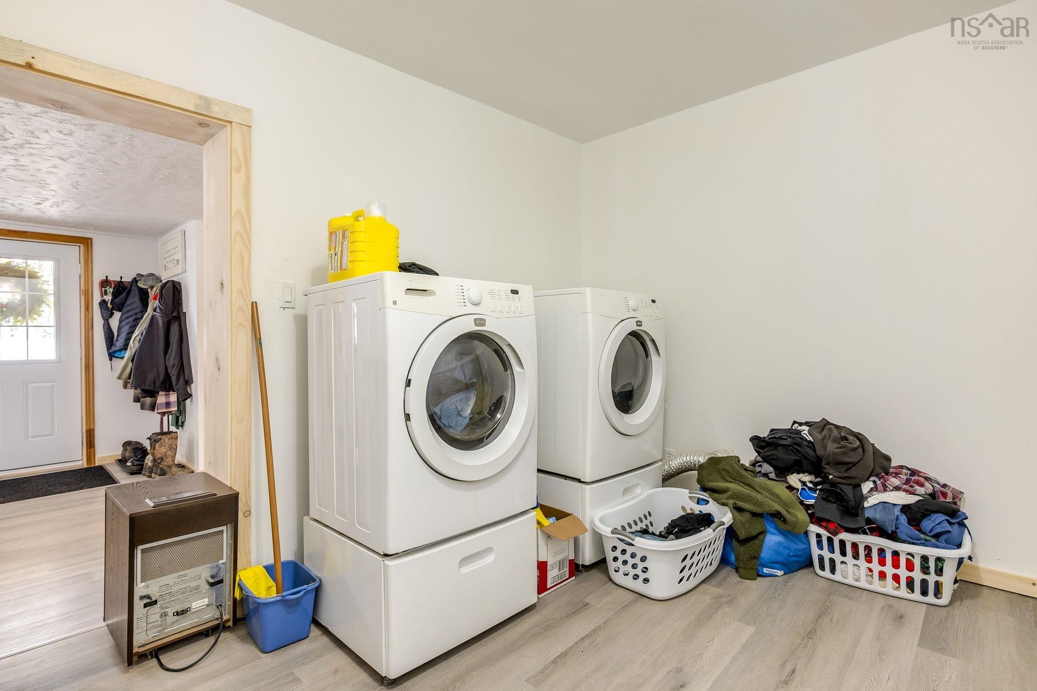 $249,000.00: 5404 8 Highway, South Milford