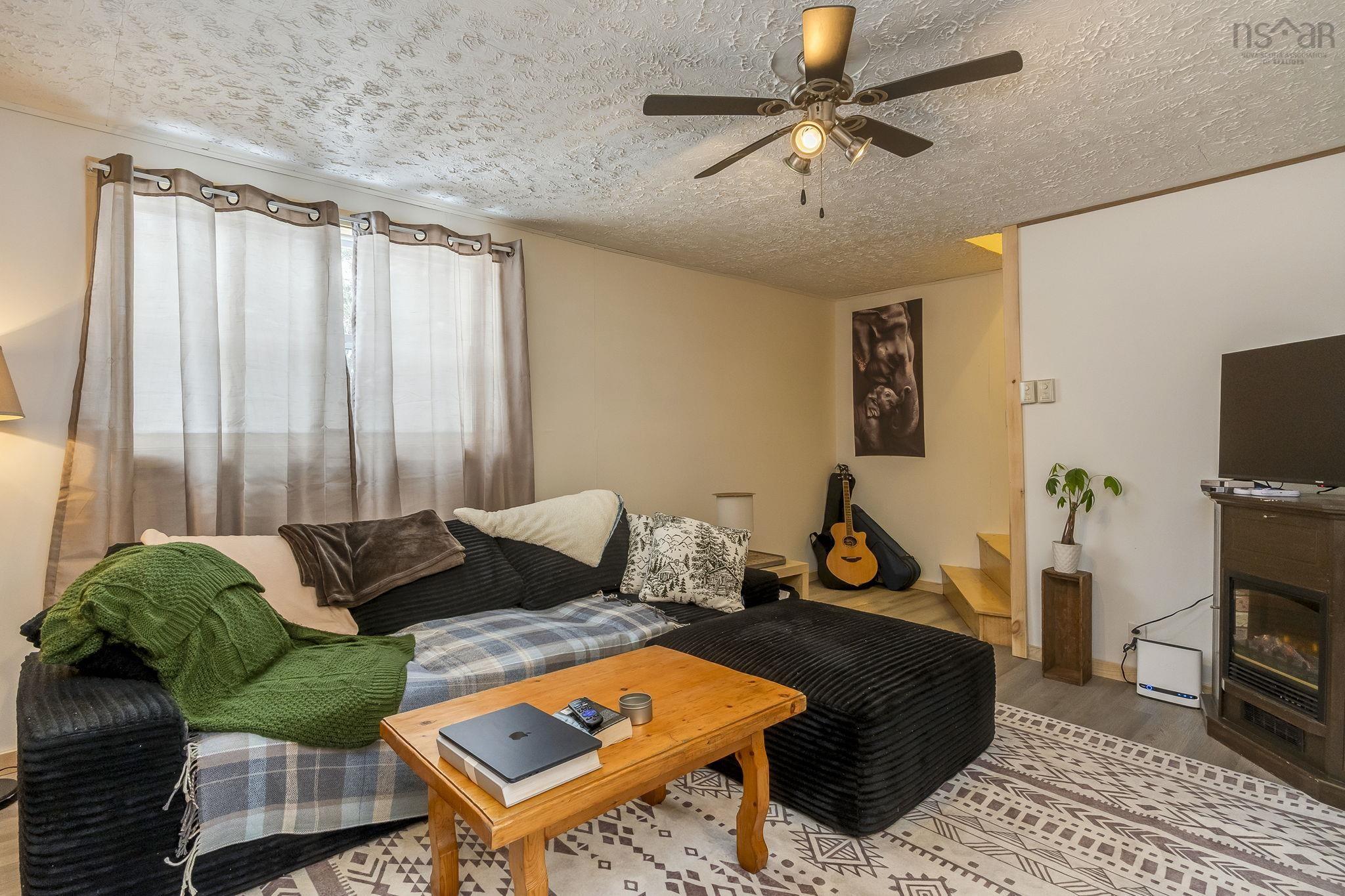 $249,000.00: 5404 8 Highway, South Milford