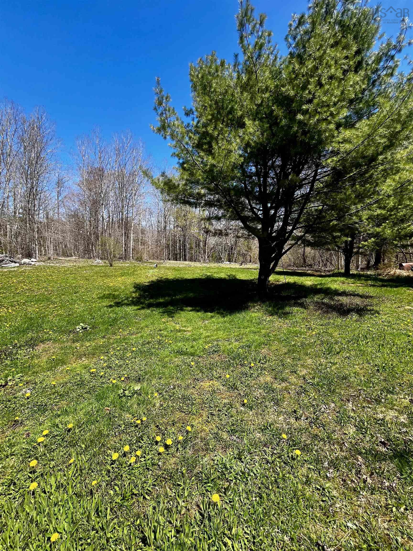 $233,000.00: 5404 8 Highway, South Milford