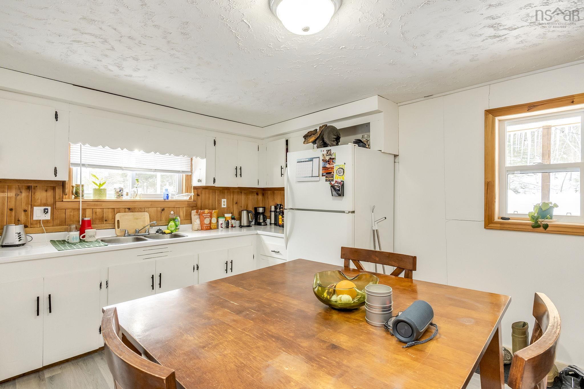 $249,000.00: 5404 8 Highway, South Milford