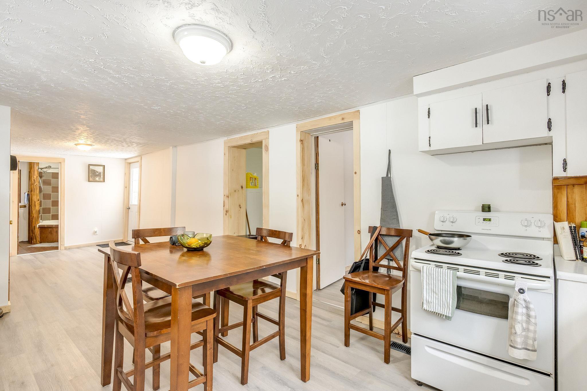 $249,000.00: 5404 8 Highway, South Milford