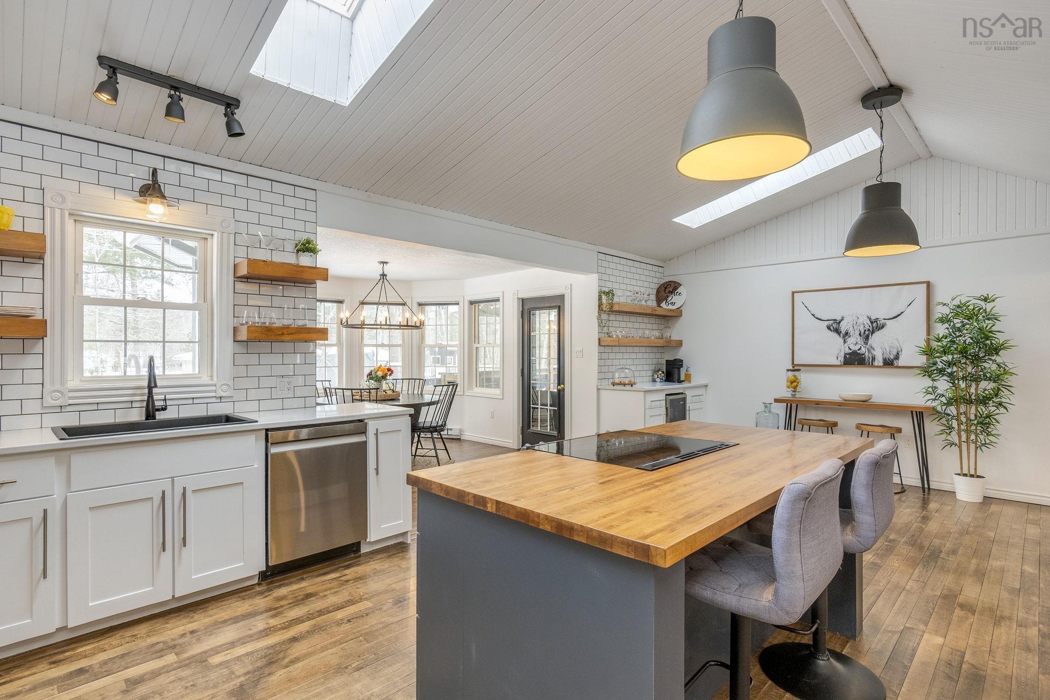 $689,900.00: 2923 Borden Street, Coldbrook