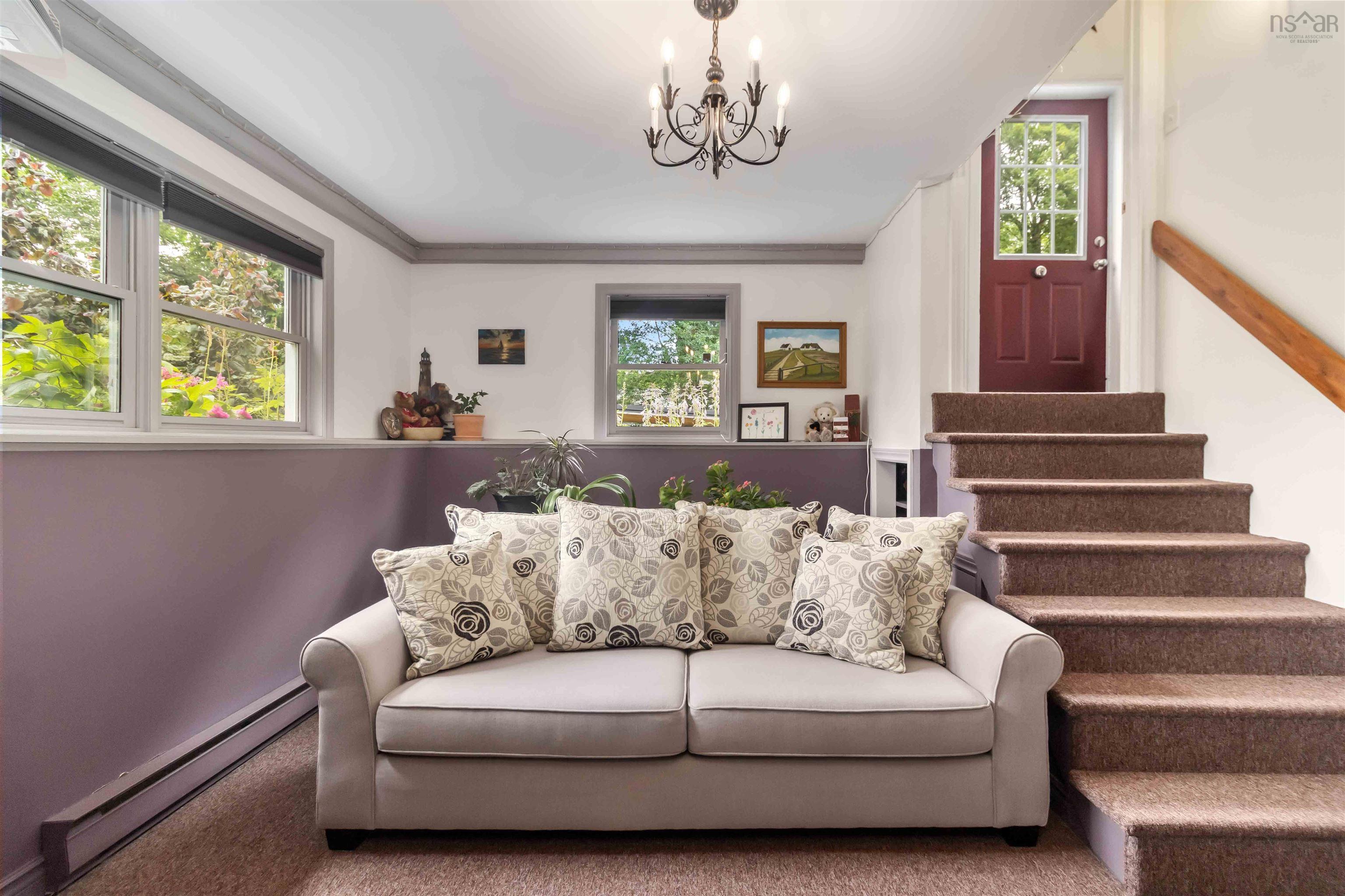 $575,000.00: 336 West Street, Milton