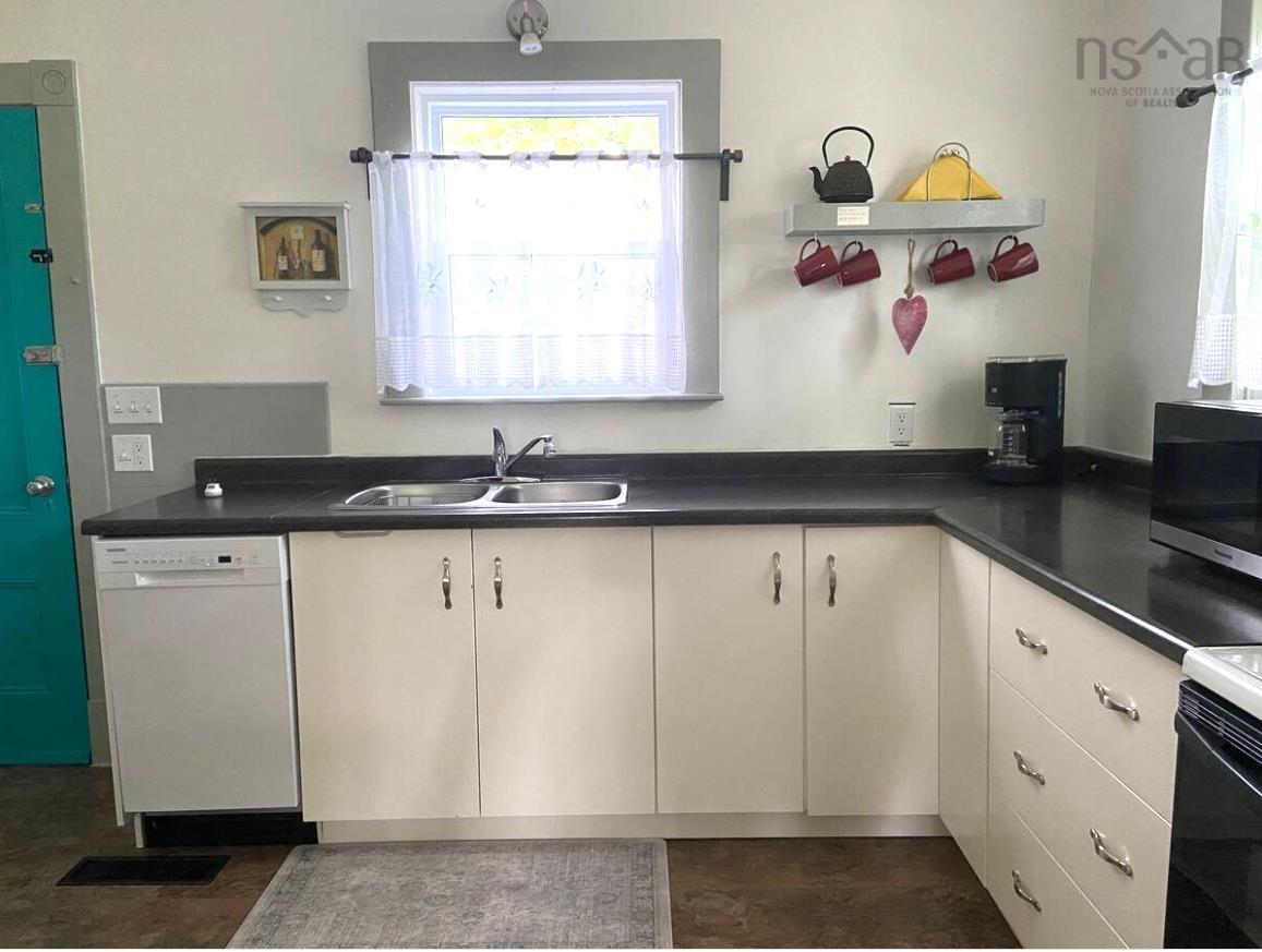 $575,000.00: 336 West Street, Milton