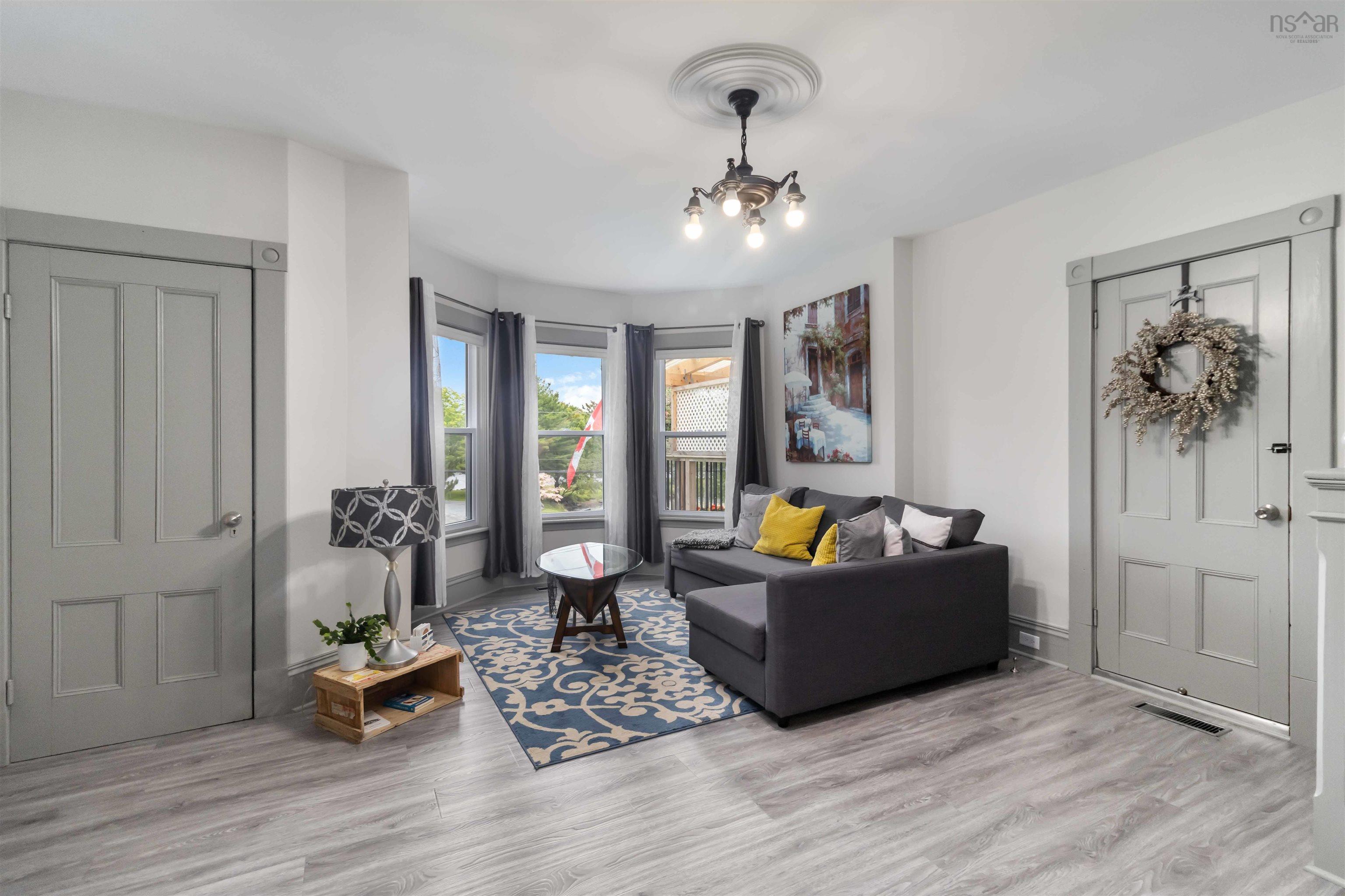 $575,000.00: 336 West Street, Milton