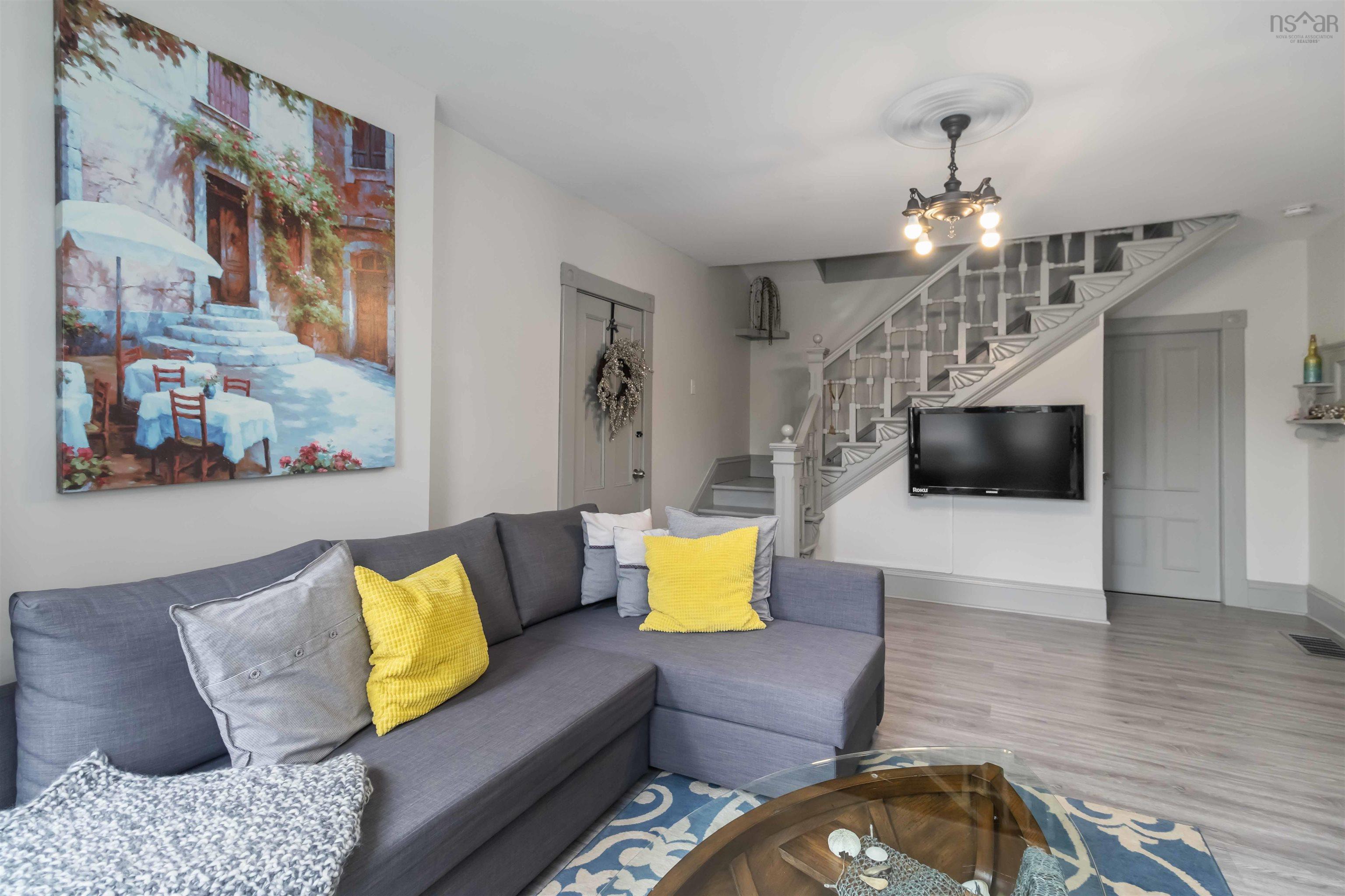 $575,000.00: 336 West Street, Milton