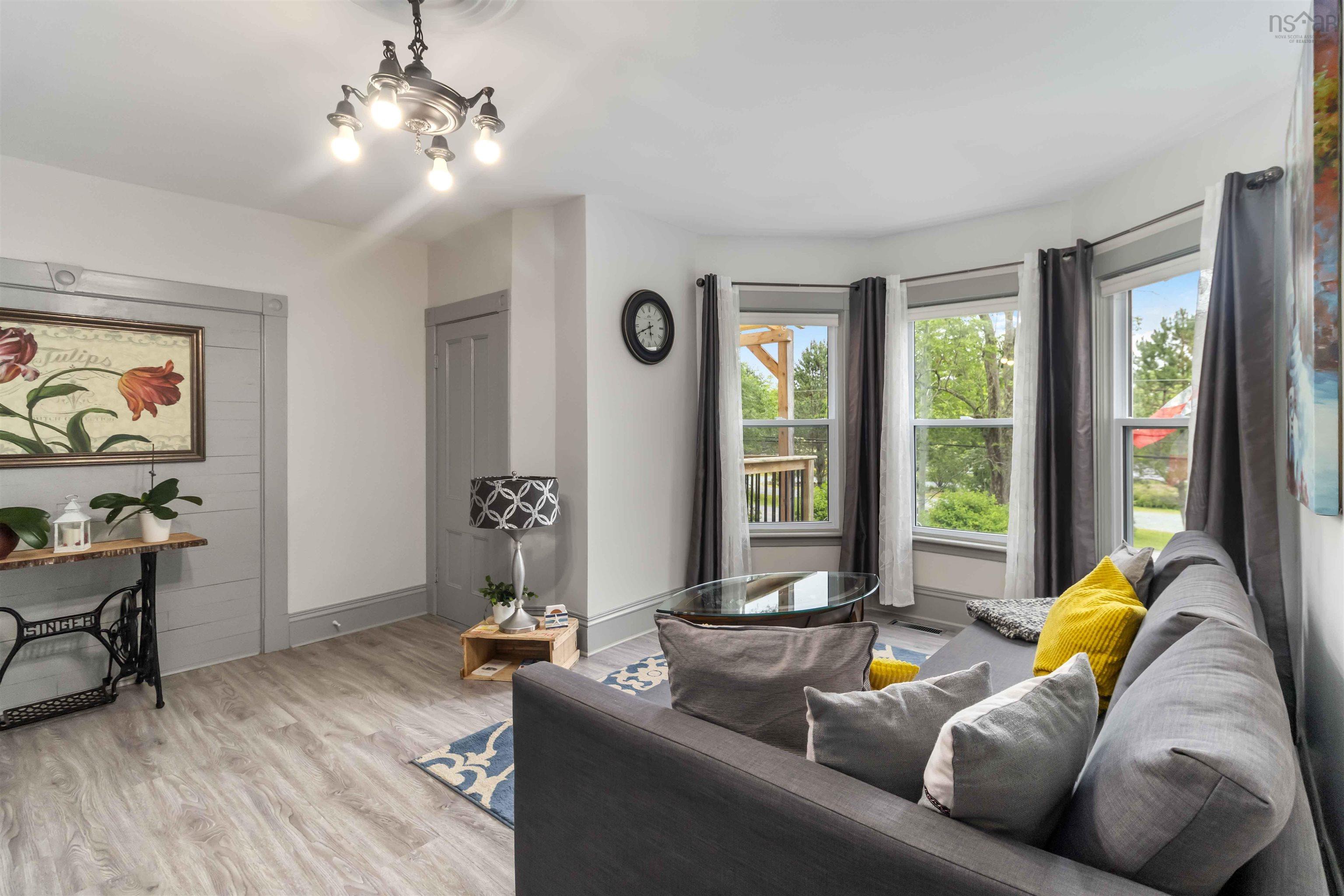 $575,000.00: 336 West Street, Milton