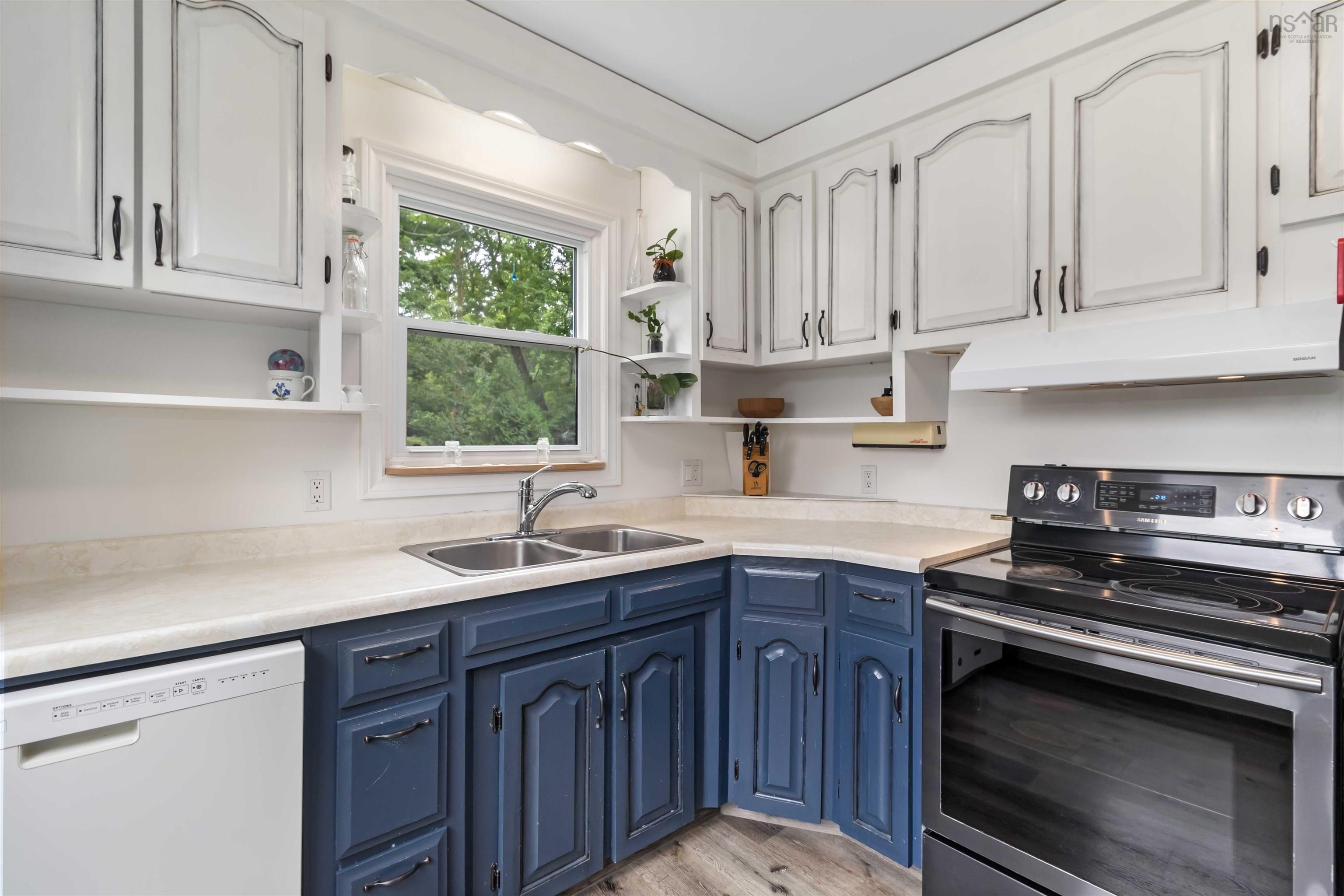 $575,000.00: 336 West Street, Milton