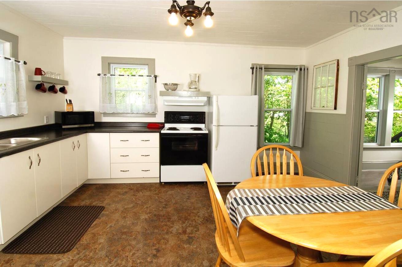 $575,000.00: 336 West Street, Milton