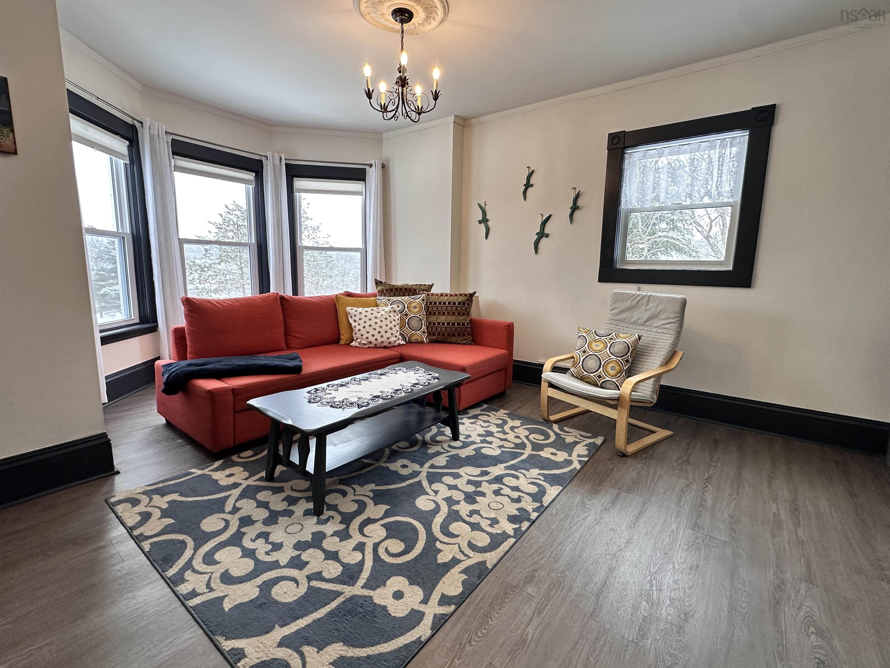 $575,000.00: 336 West Street, Milton