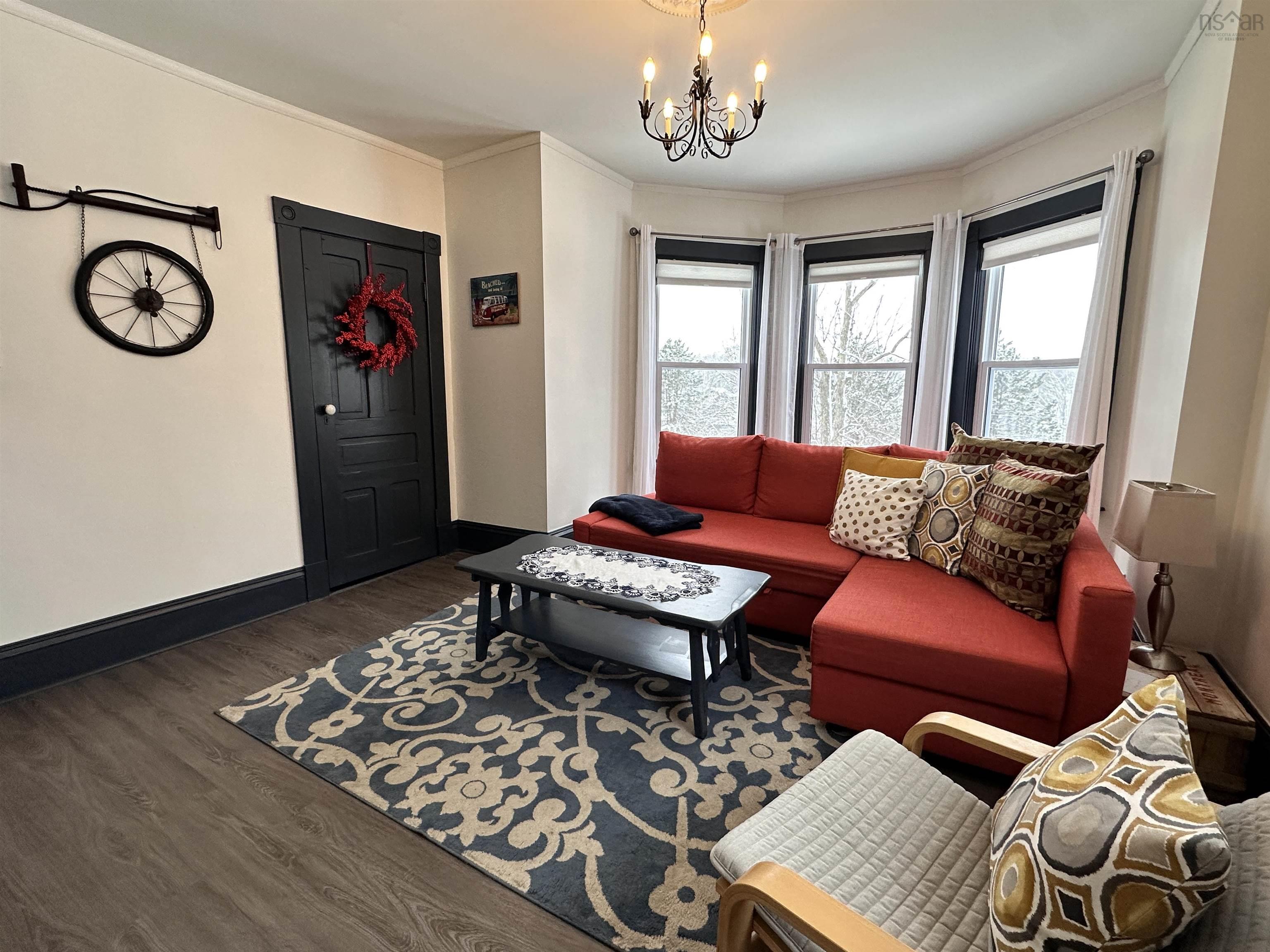 $575,000.00: 336 West Street, Milton