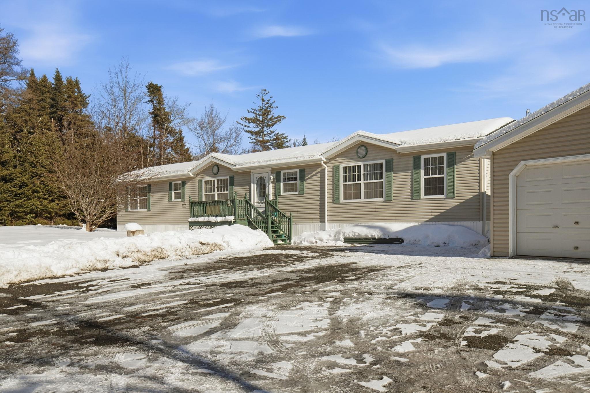 $419,900.00: 107 South Uniacke Road, South Uniacke