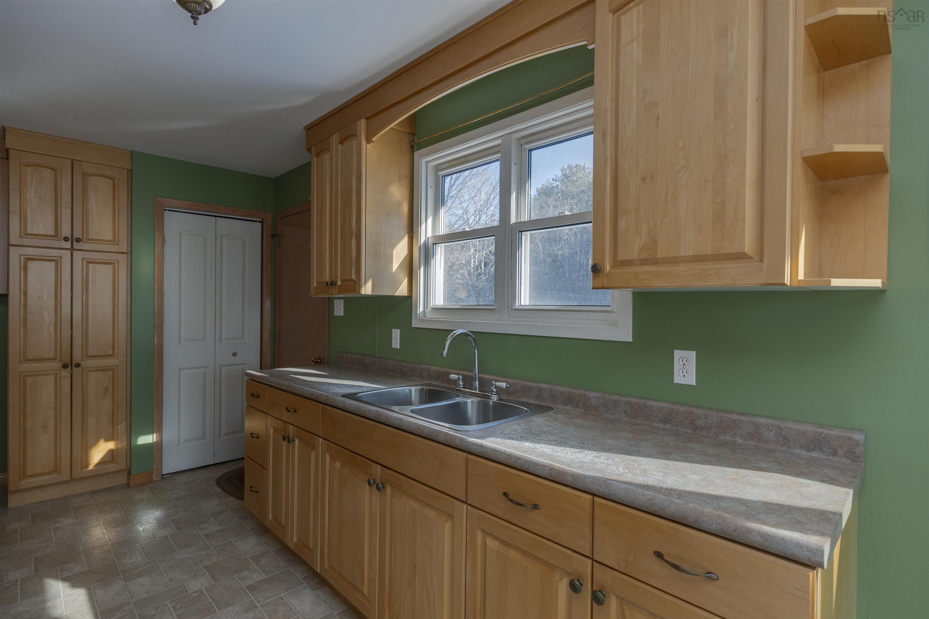 $399,900.00: 32 Aldred Road, Wilmot