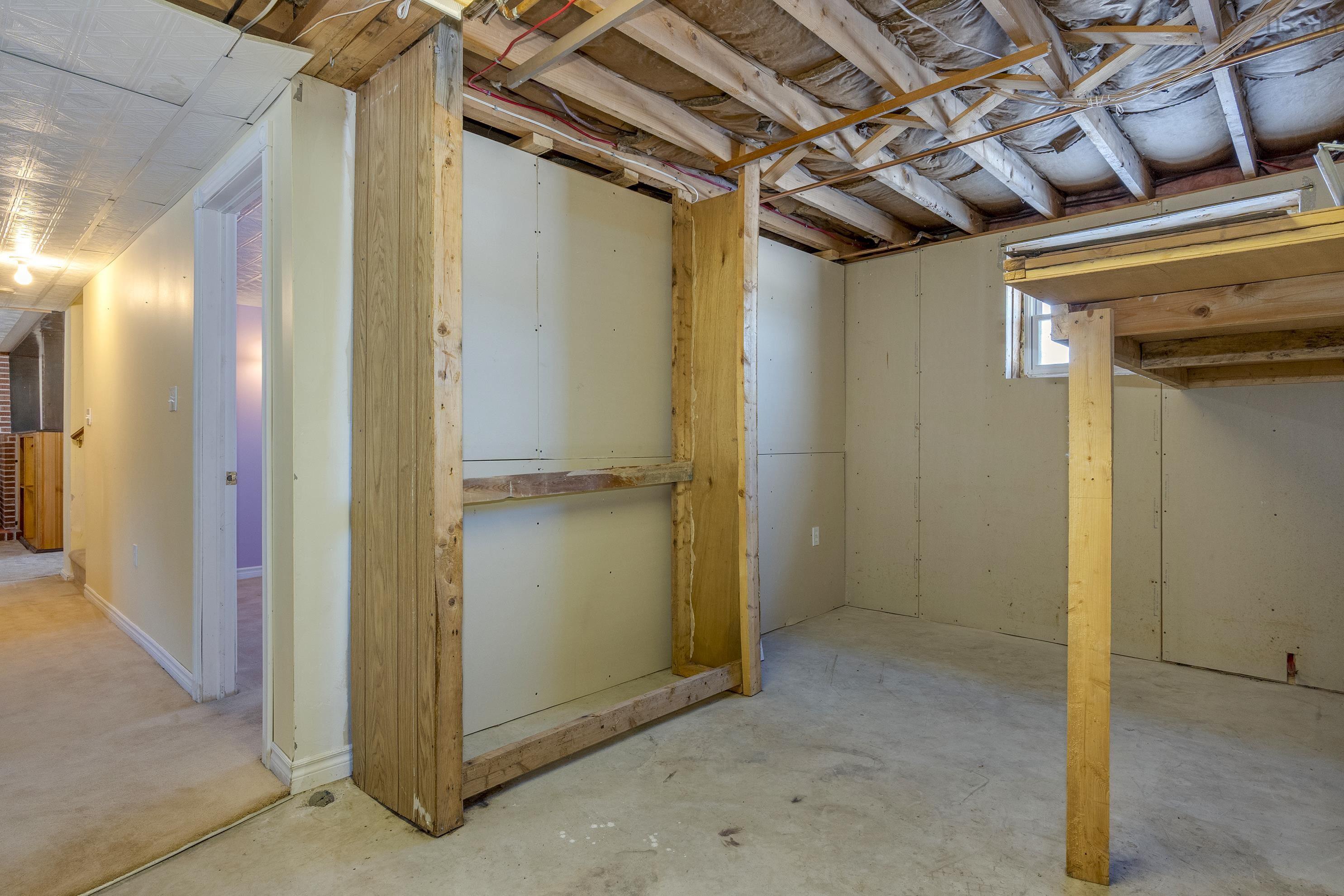 $399,900.00: 32 Aldred Road, Wilmot