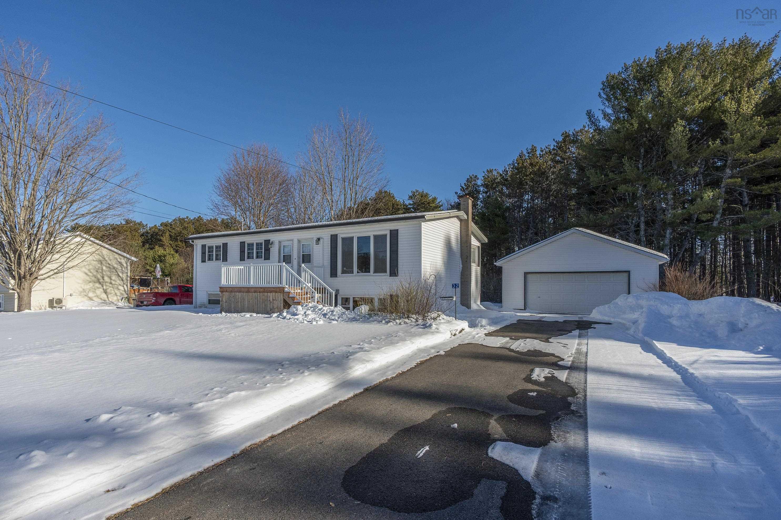 $399,900.00: 32 Aldred Road, Wilmot