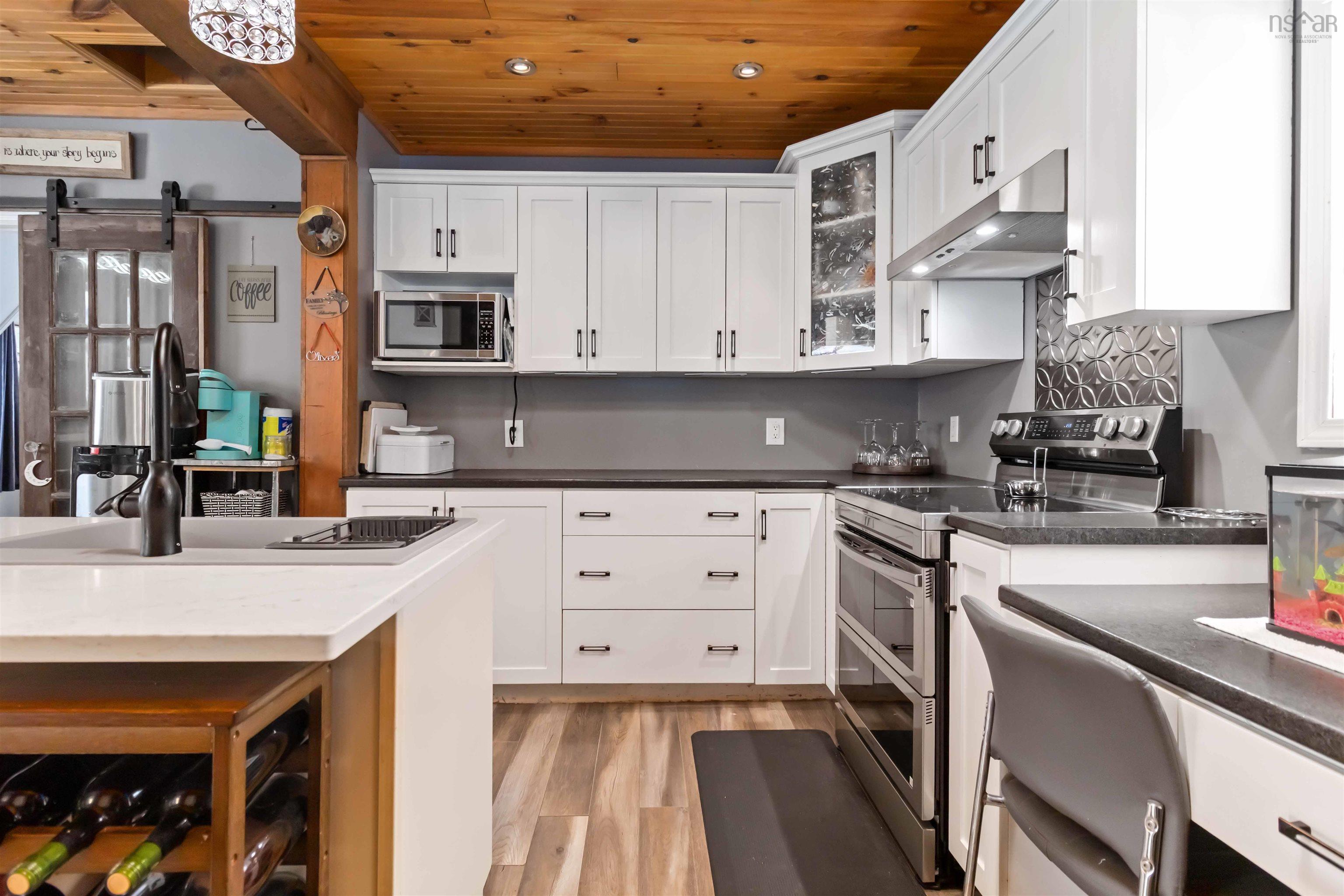 $379,900.00: 13862 Highway 3, Dayspring